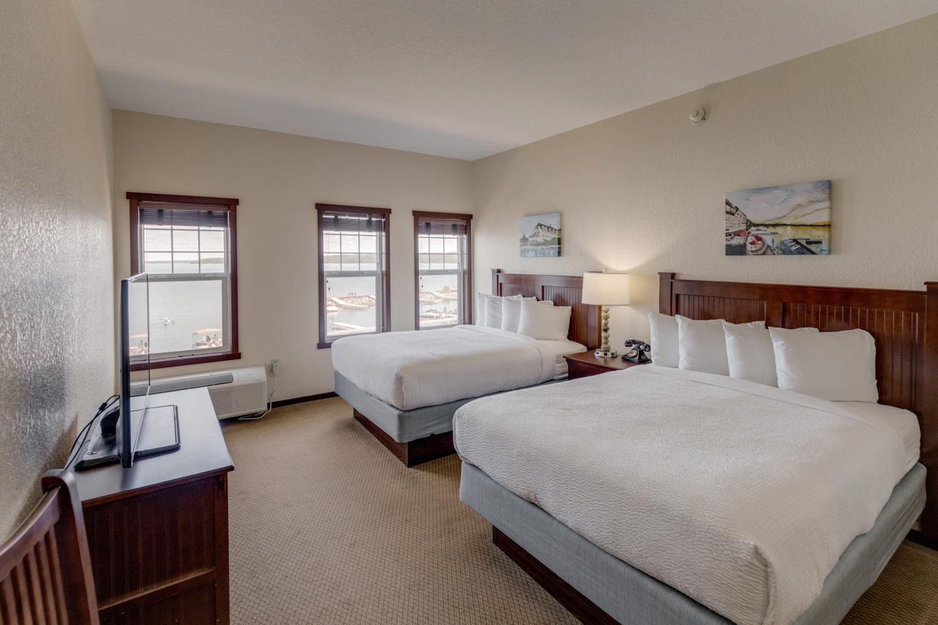 Two Queen Lakeside Room - Photo 1