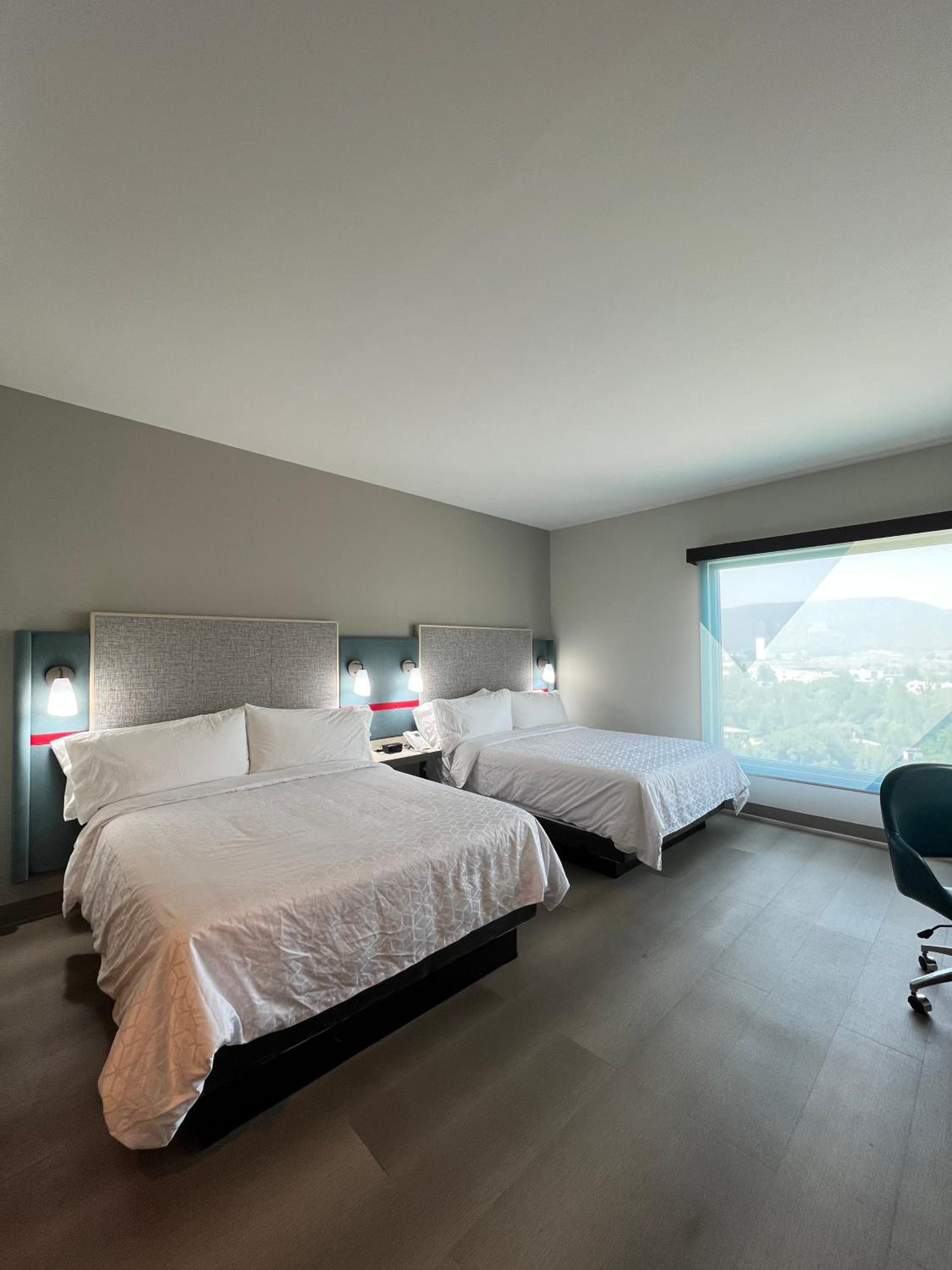 Standard Room with Two Queen Beds - Photo 2