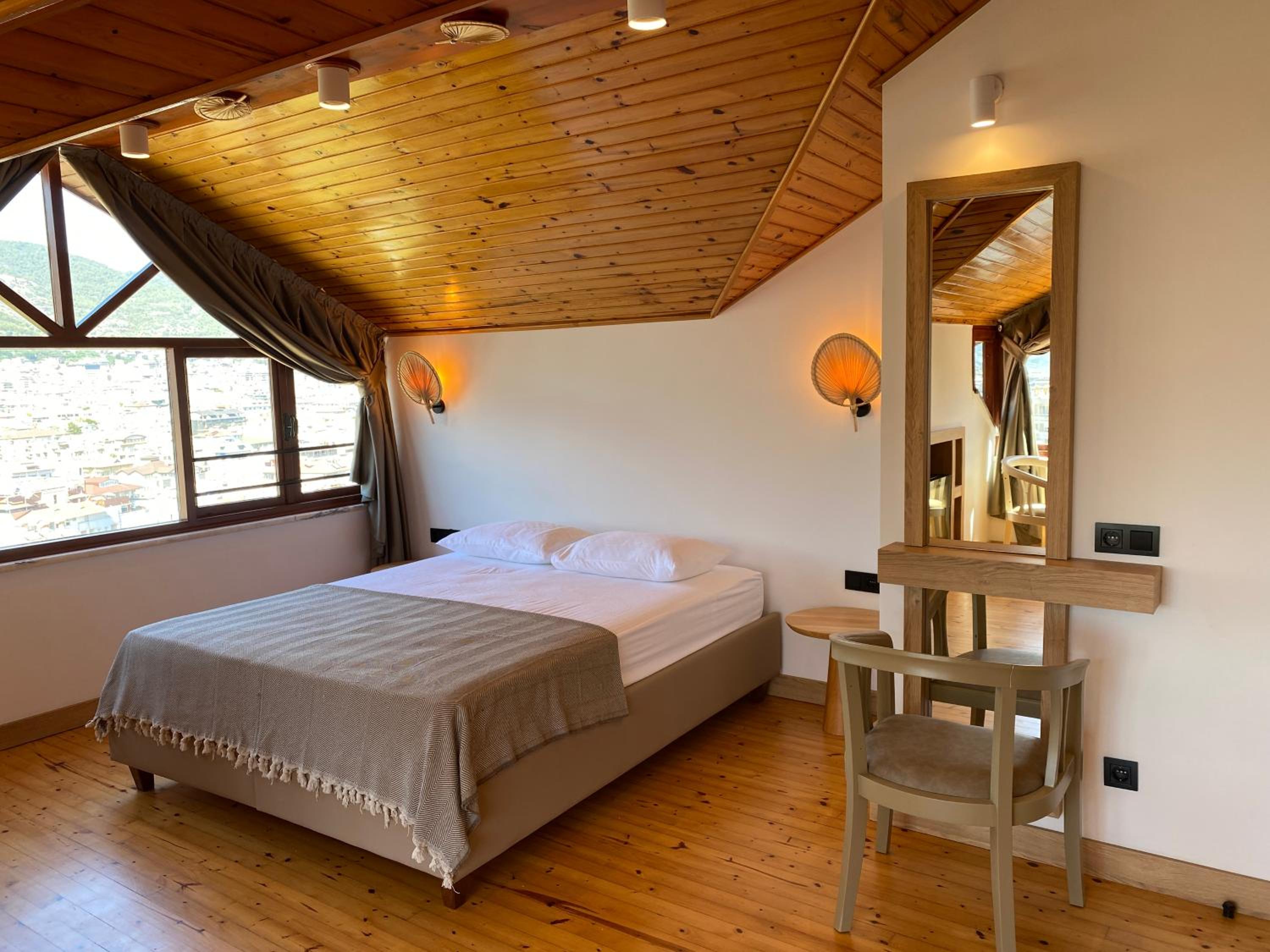 Deluxe Queen Room