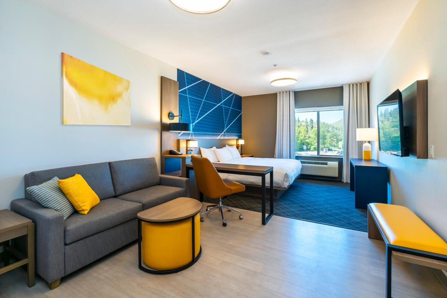 King Suite with Sofa Bed - Photo 9