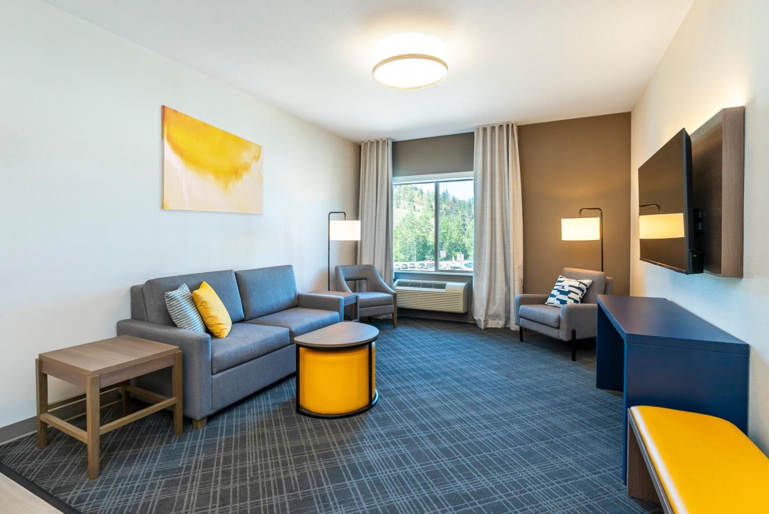 Premier One Bedroom Suite - Photo 2