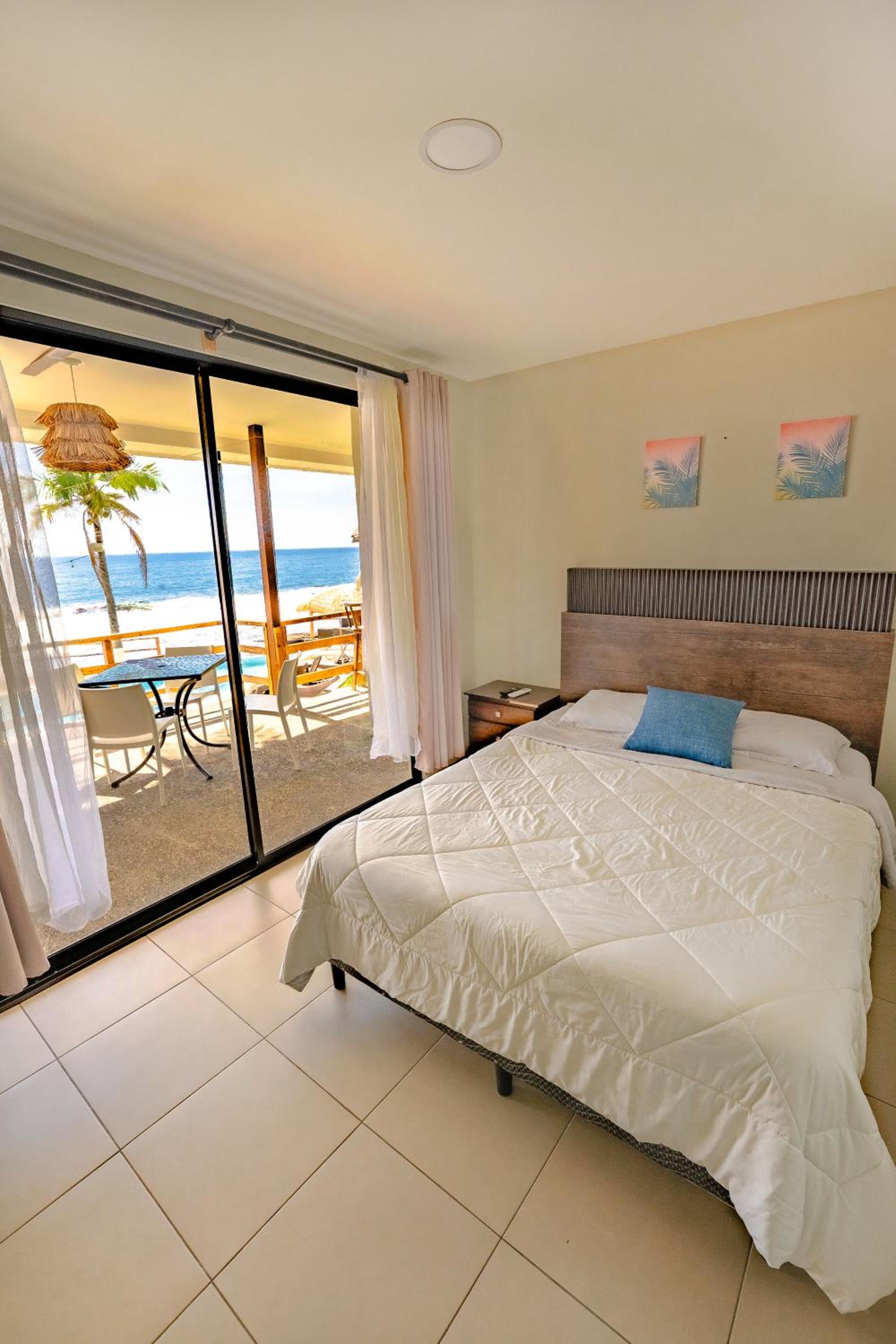 Deluxe Suite with Sea View photo 3