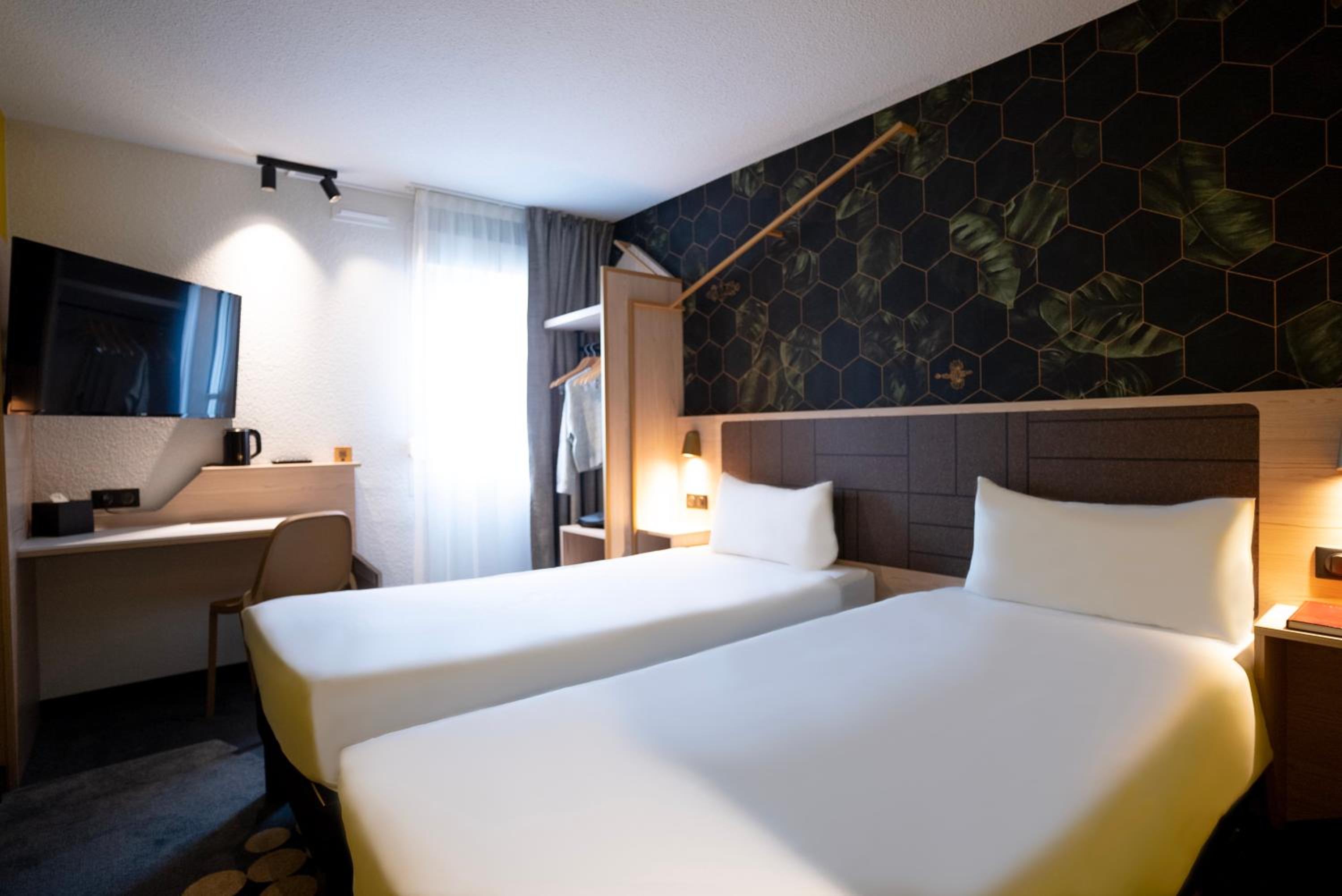Standard Twin Room - Photo 1