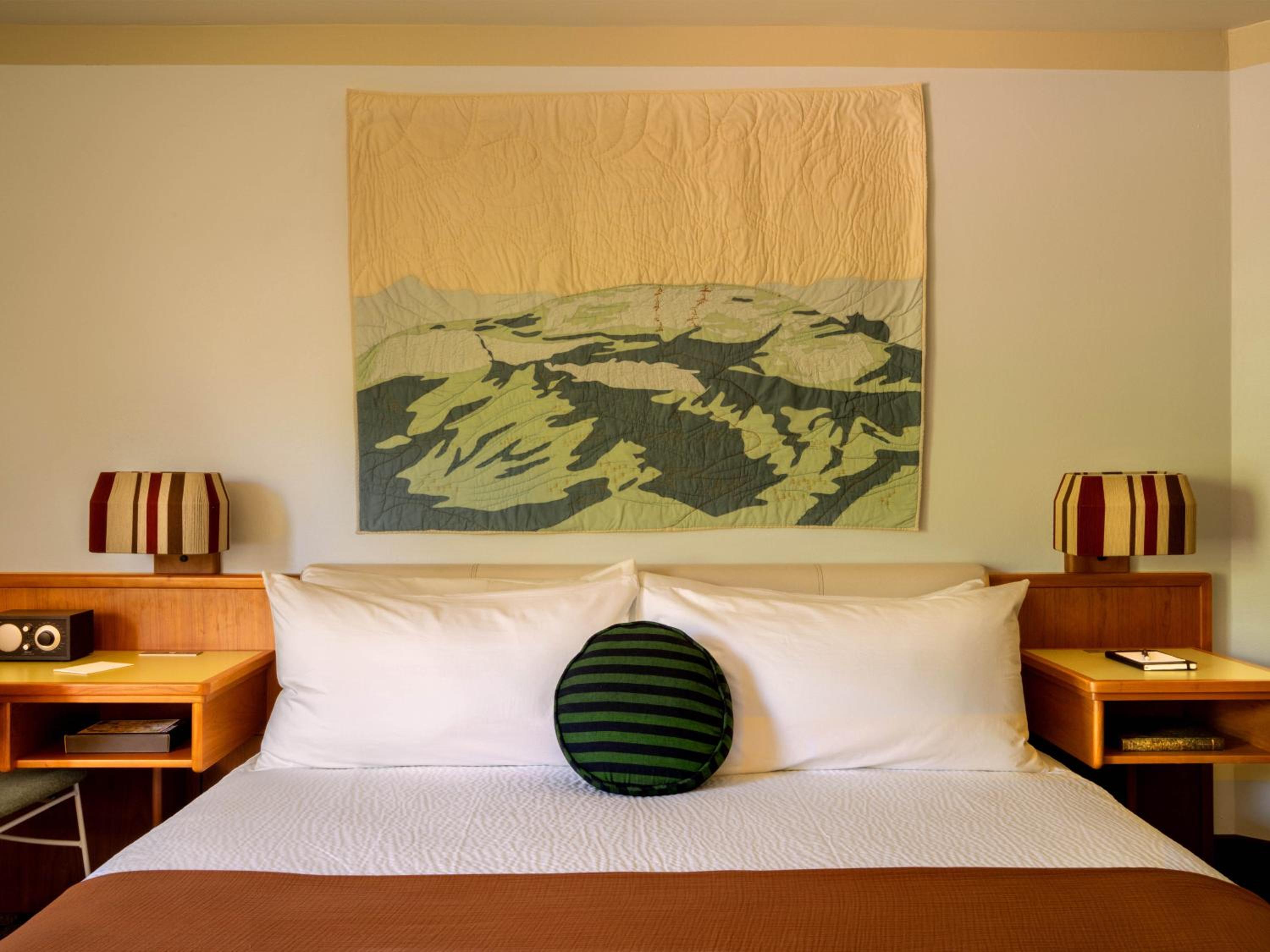 Deluxe King Room - Photo 6