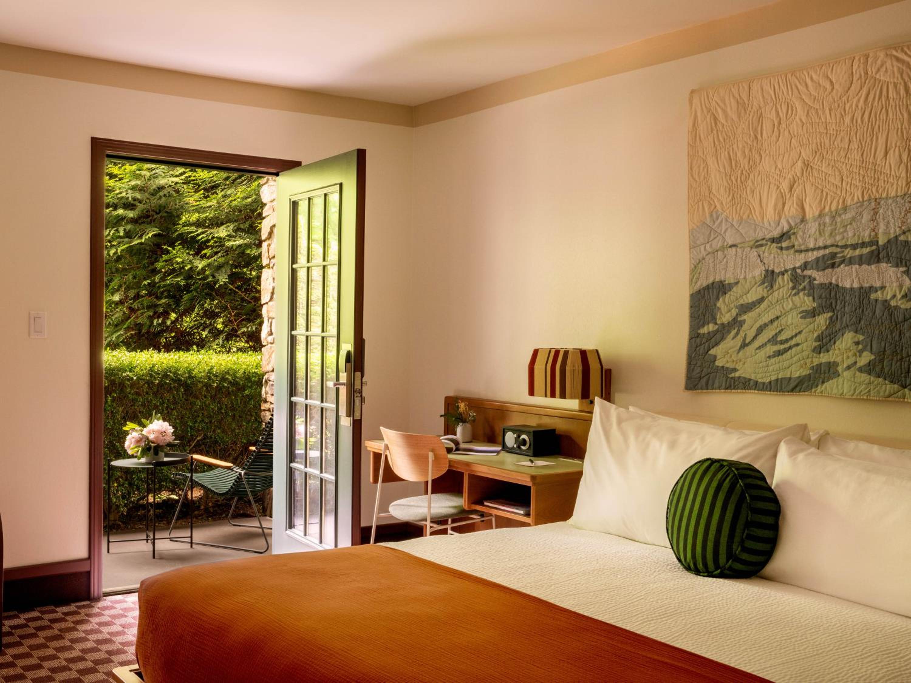 Deluxe King Room - Photo 1