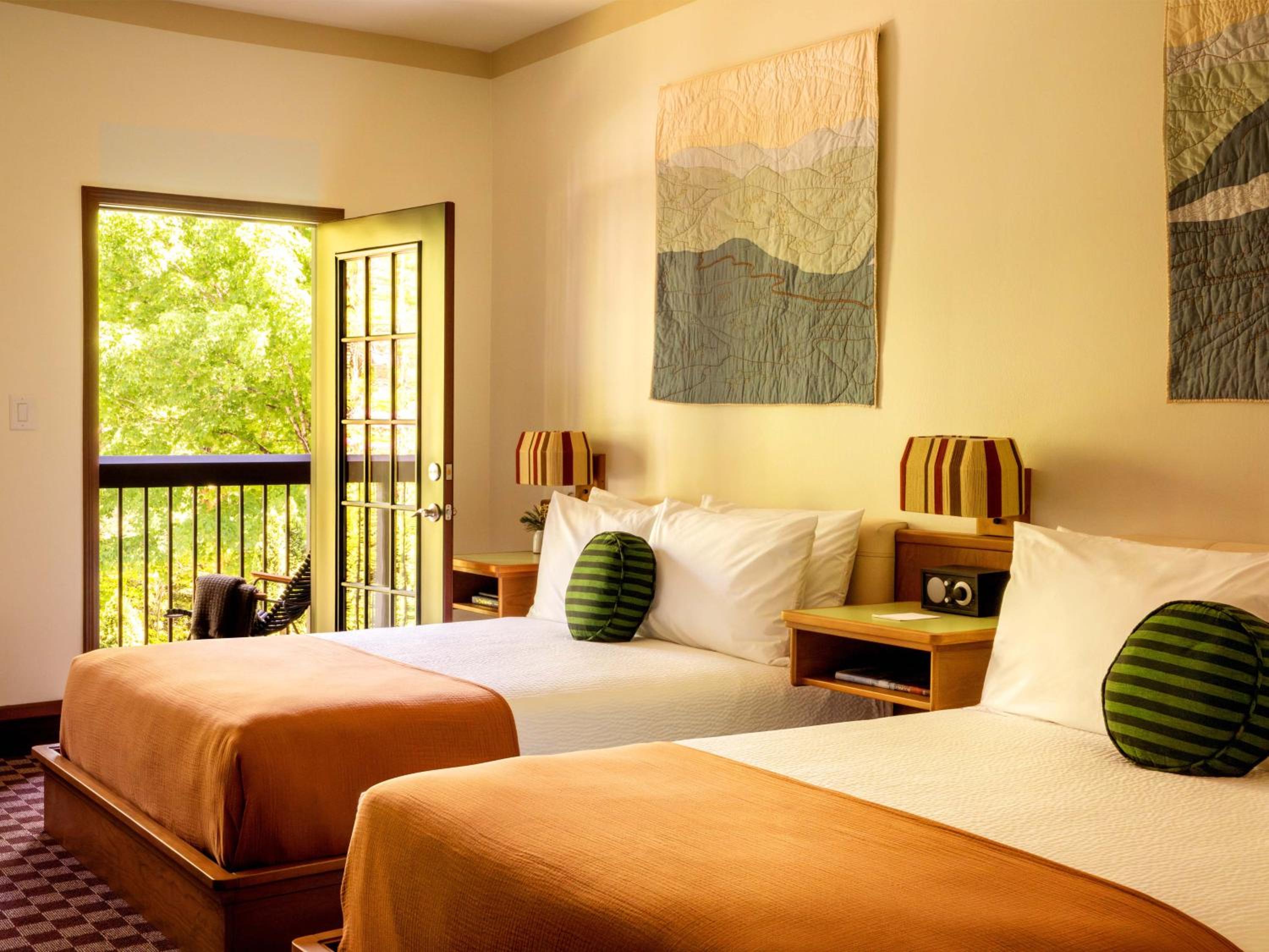Queen Room with Balcony - Photo 1