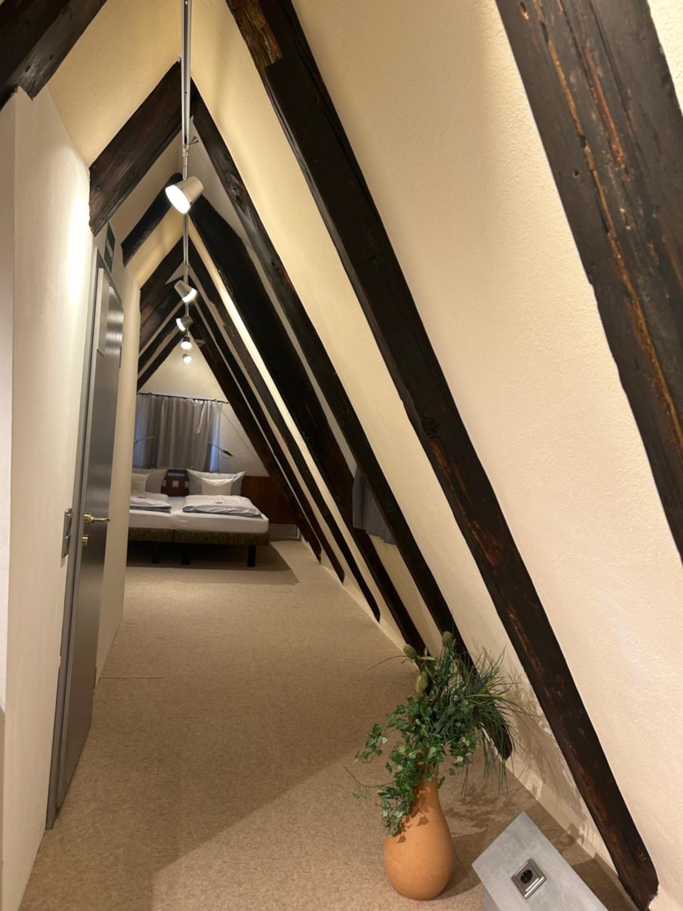 Standard Double Room - Photo 7