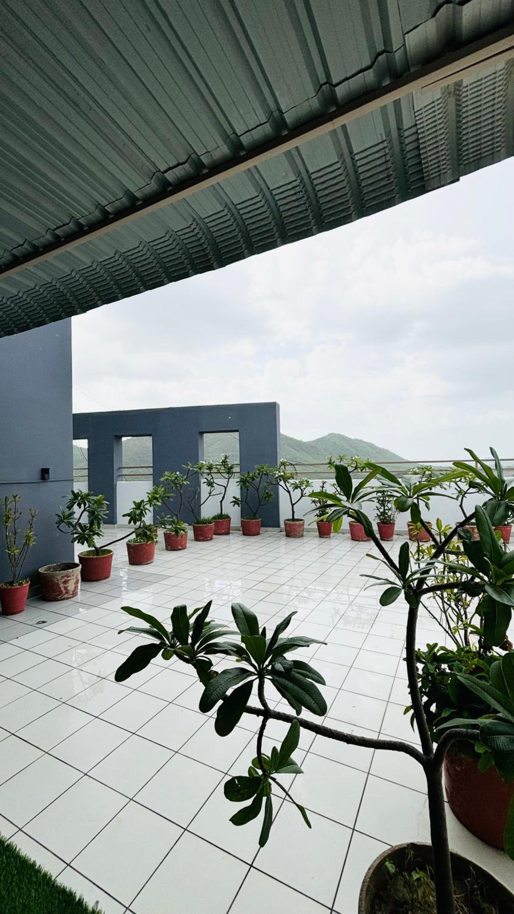 Three-Bedroom Premium Apartment With Balcony photo 2