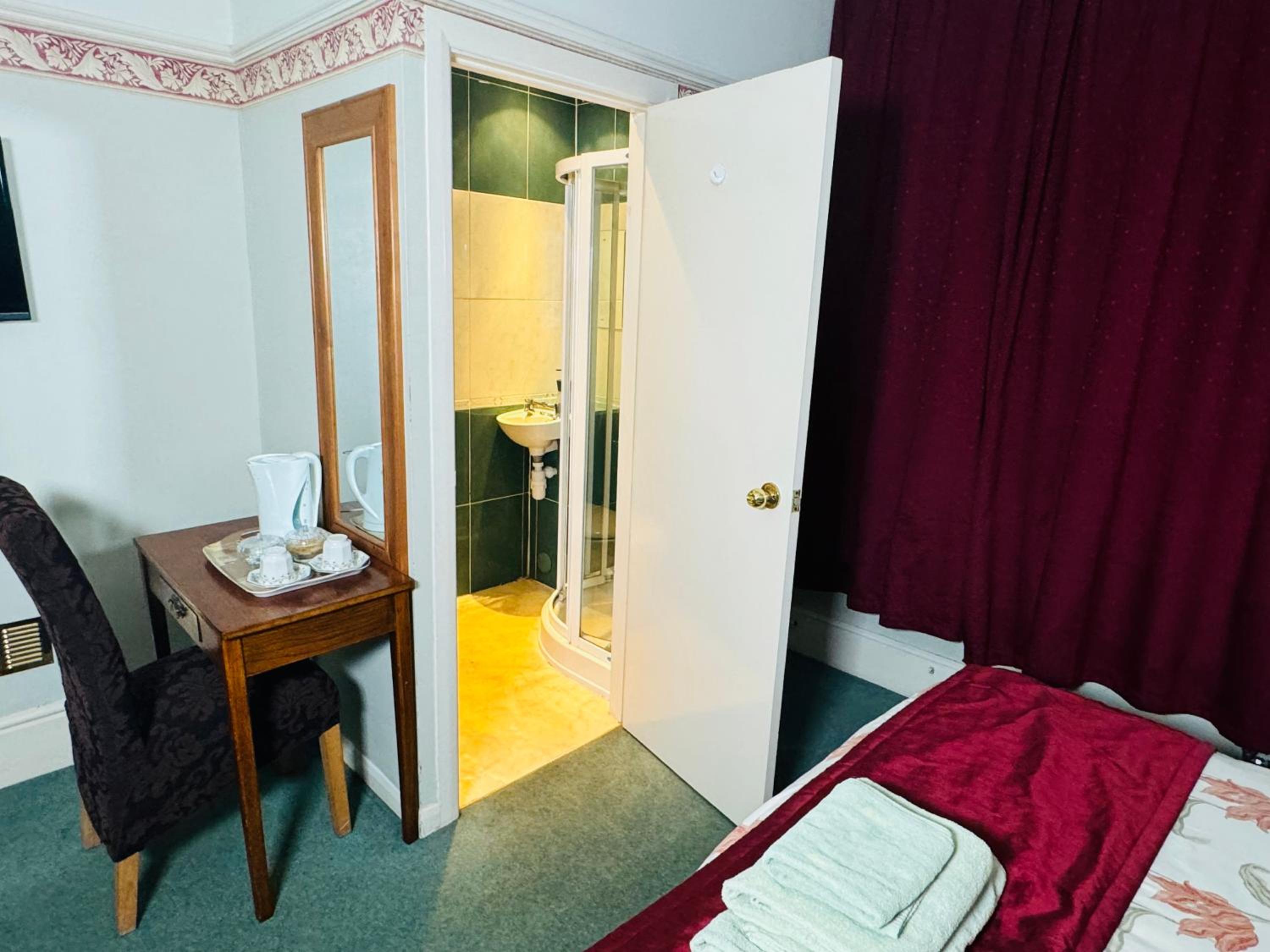 Deluxe Double Room with Shower
