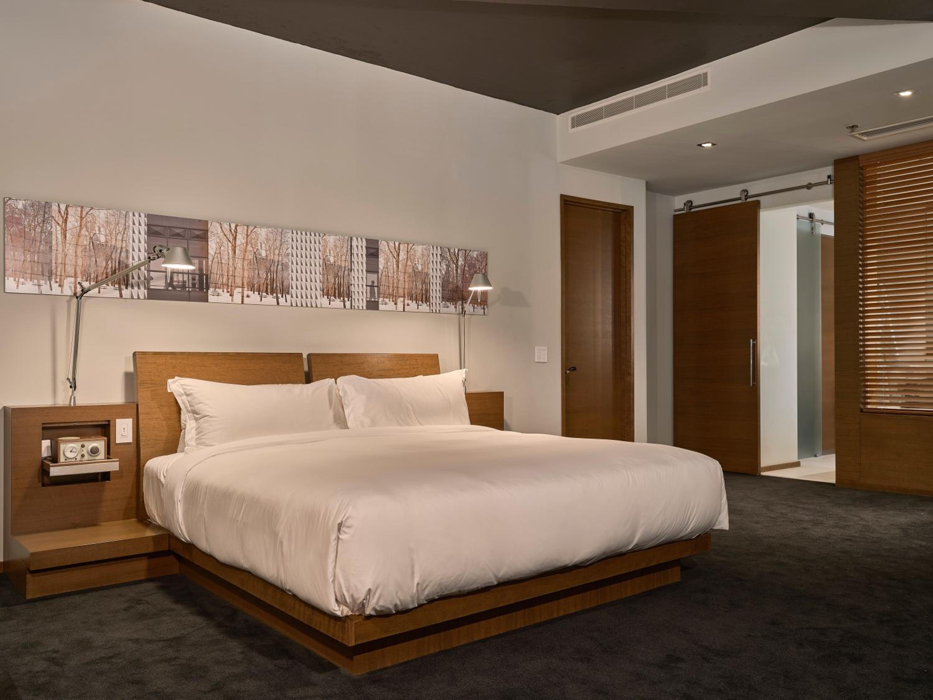 Signature Room - Photo 1
