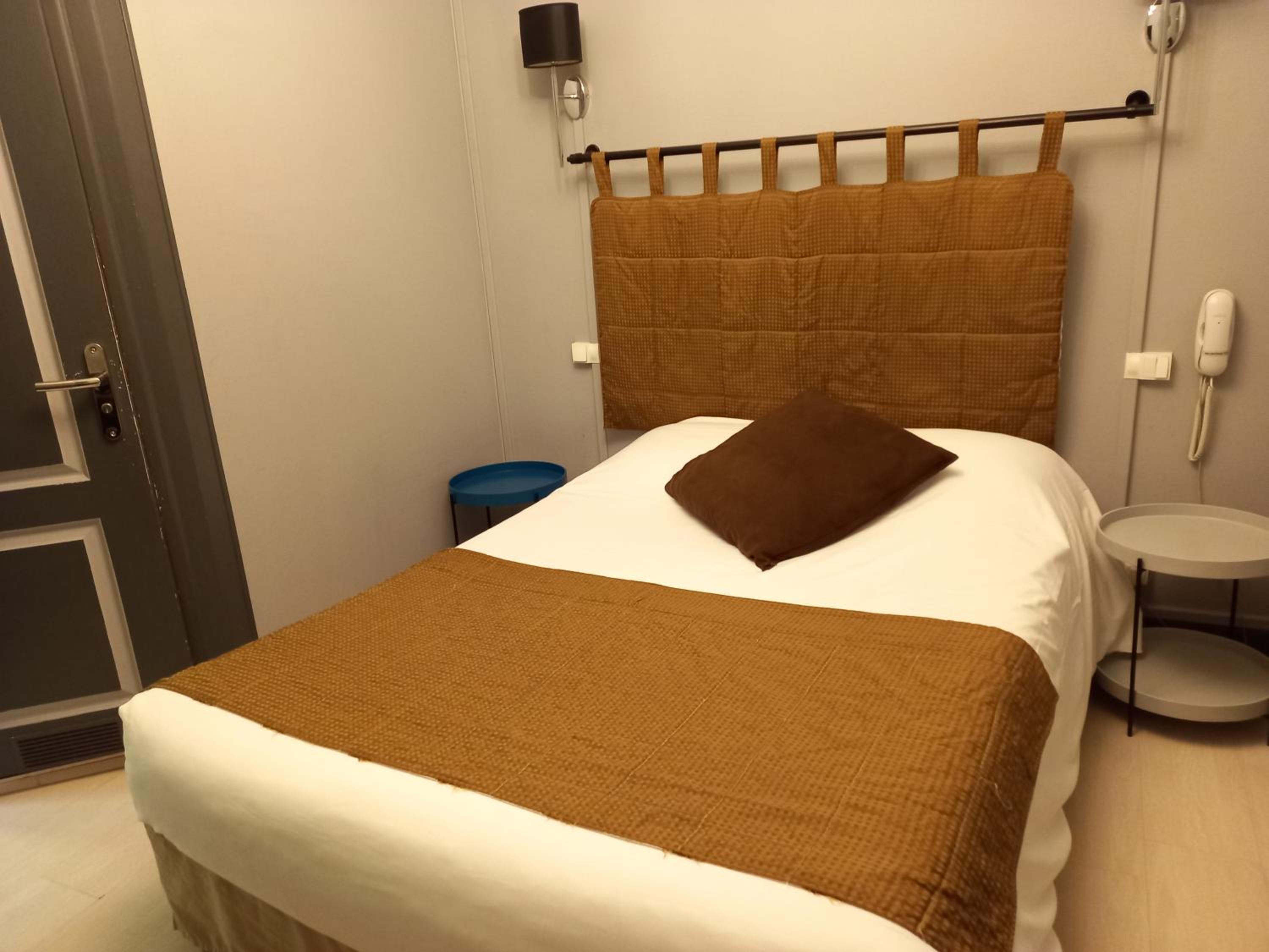 Budget Double Room photo 3