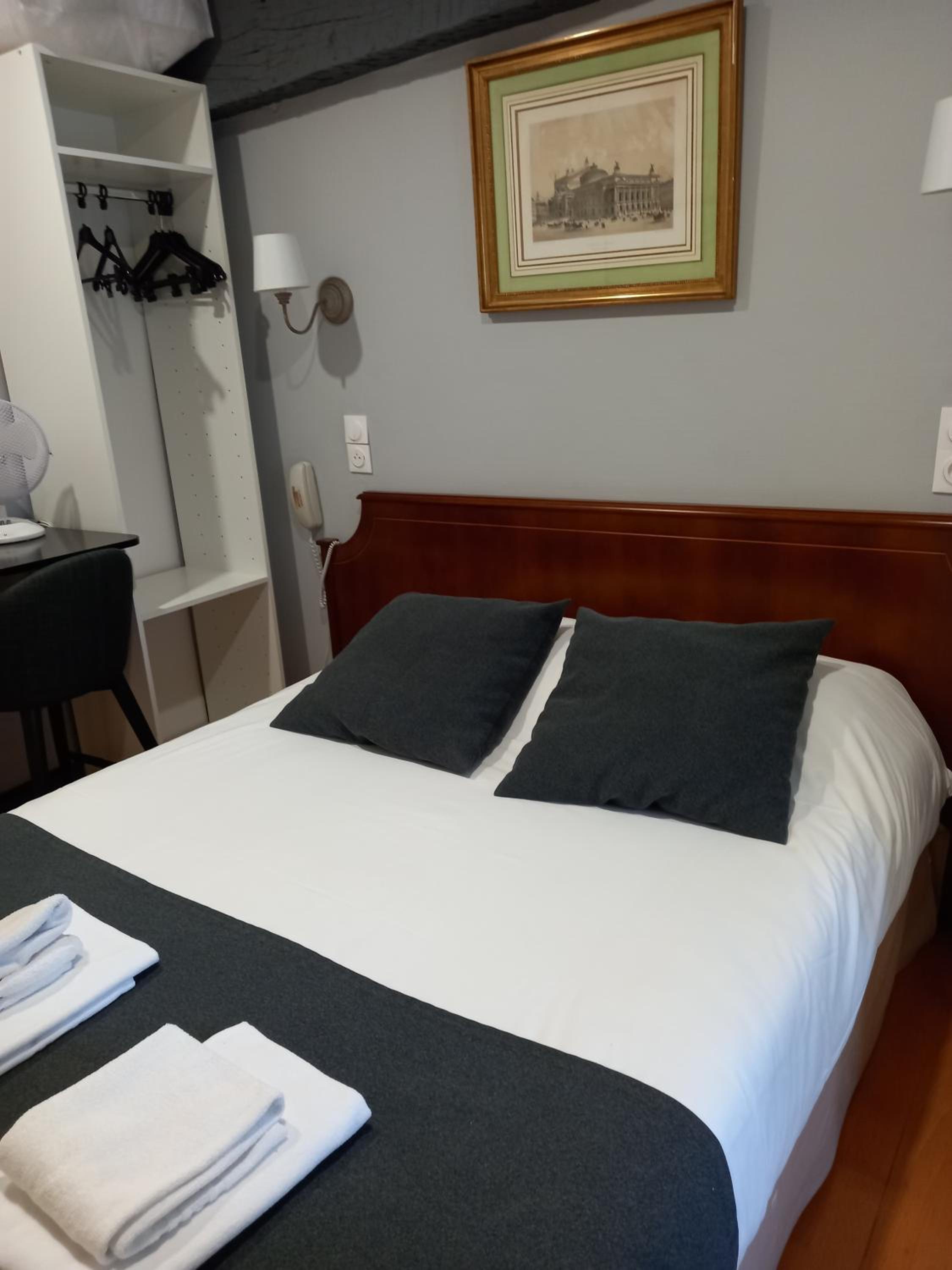 Budget Double Room photo 2