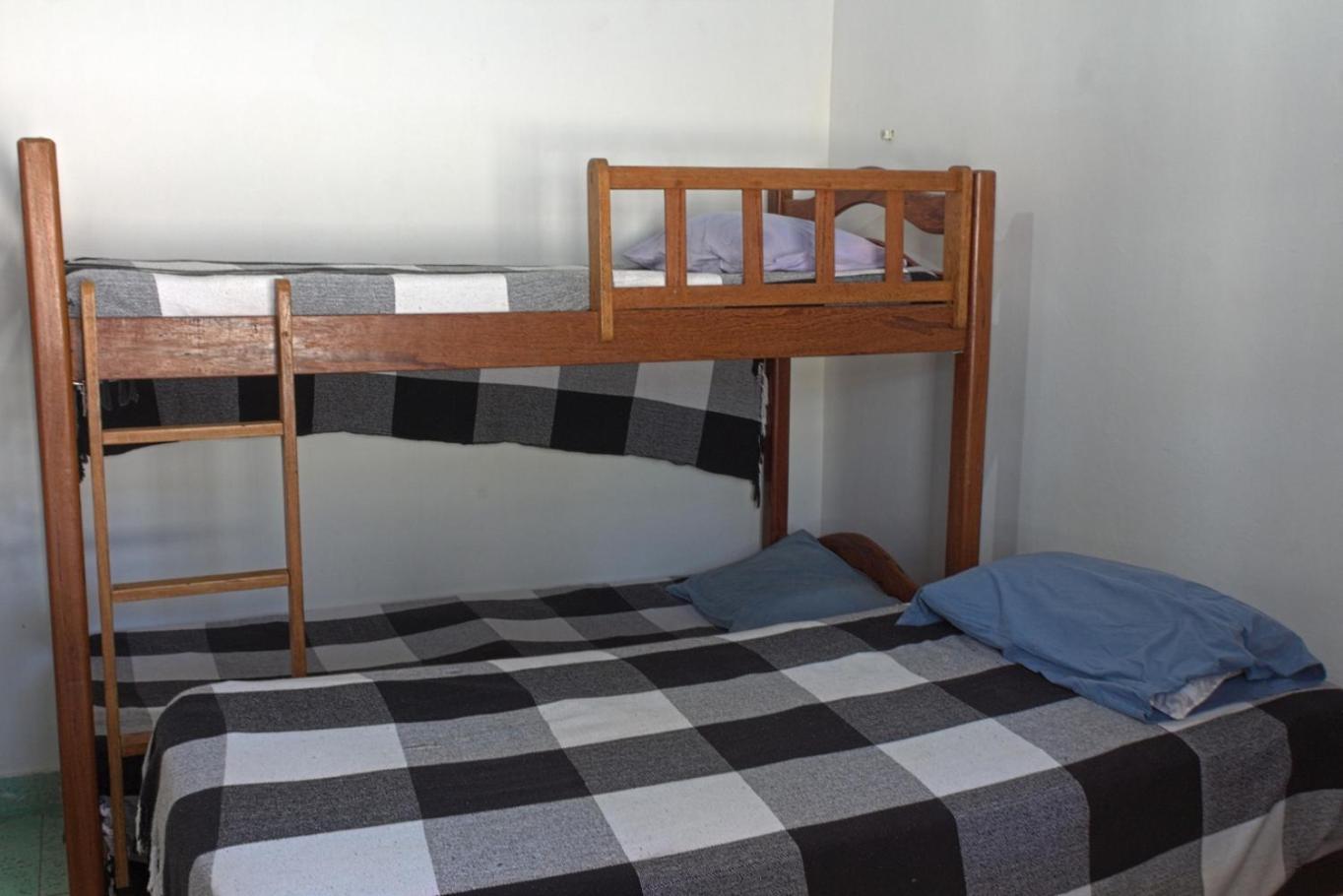 Five-Bedroom House photo 2