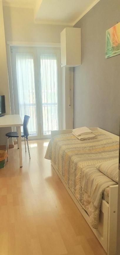 Single Room with Private External Bathroom photo 1