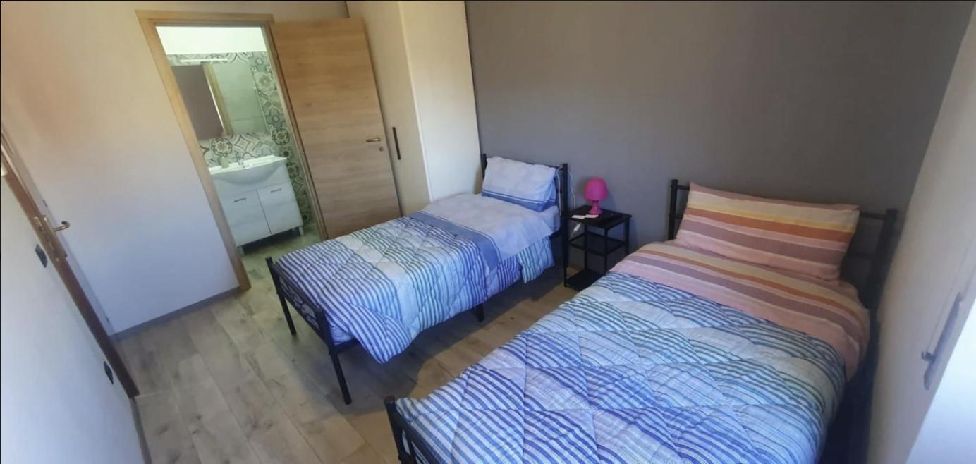 Twin Room with Private Bathroom photo 2