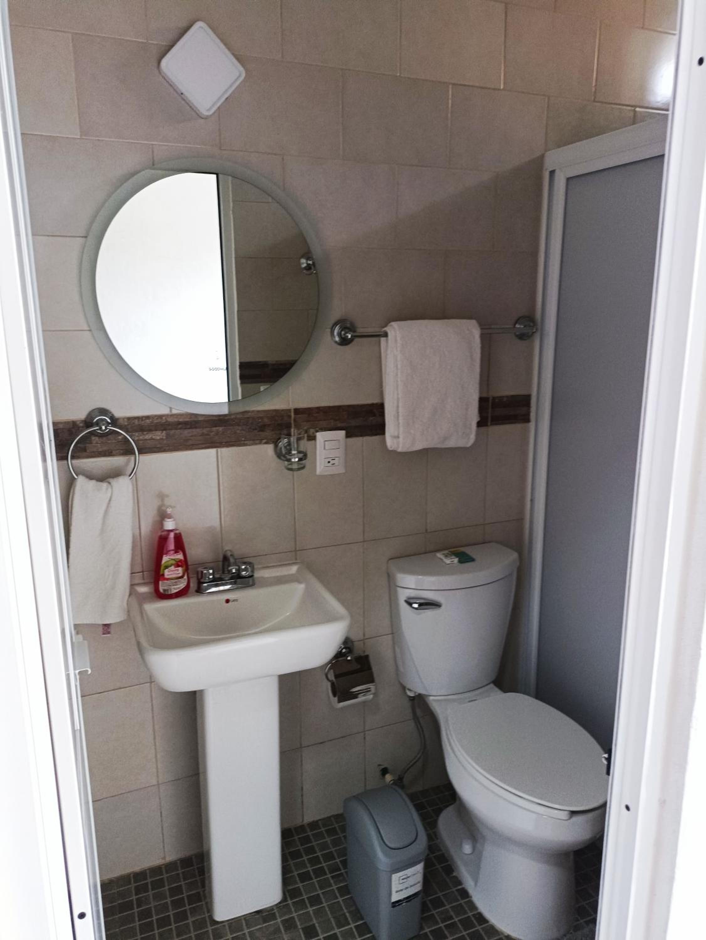 Twin Room - Photo 11