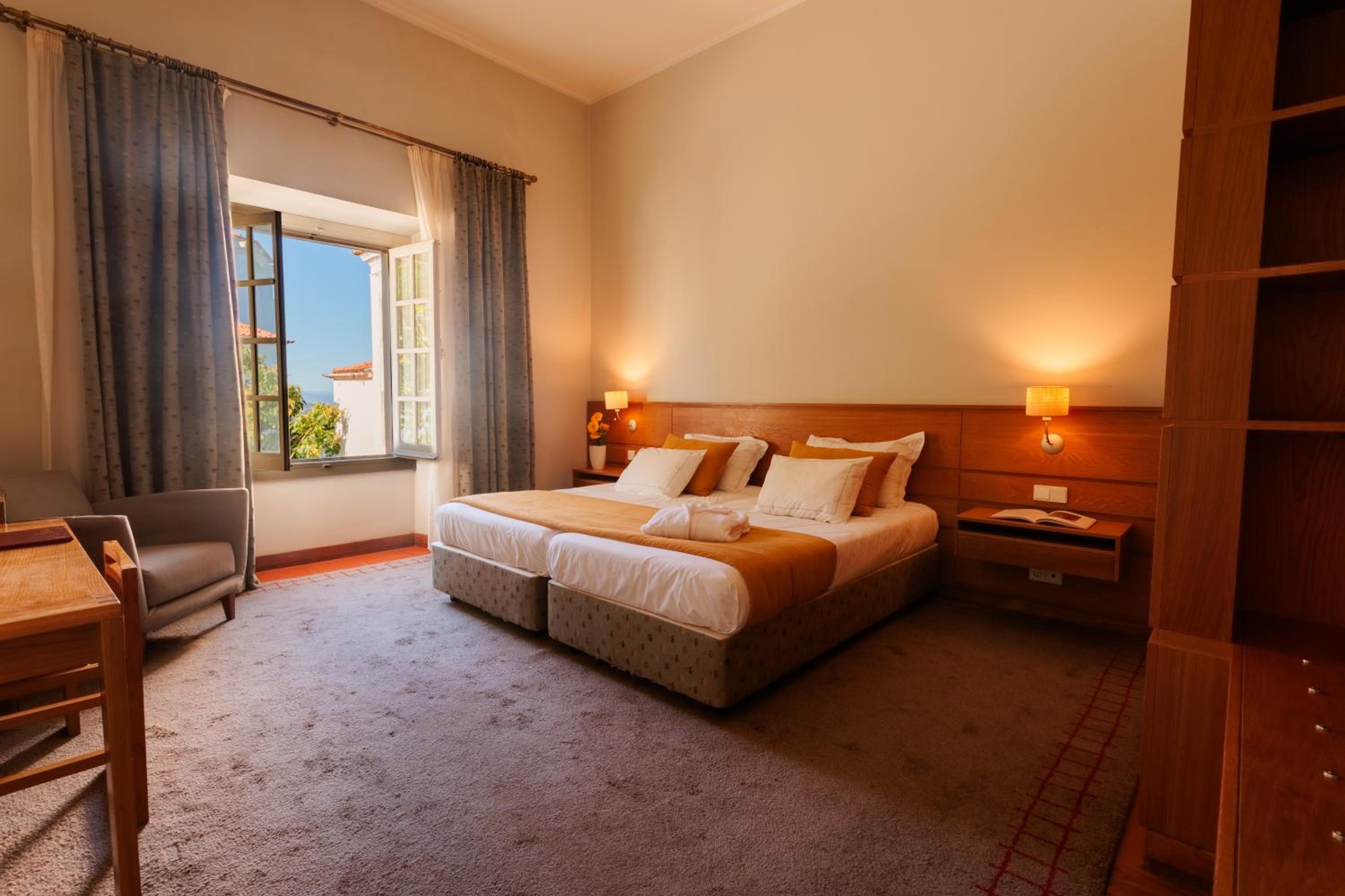 Suite with City View - Photo 5