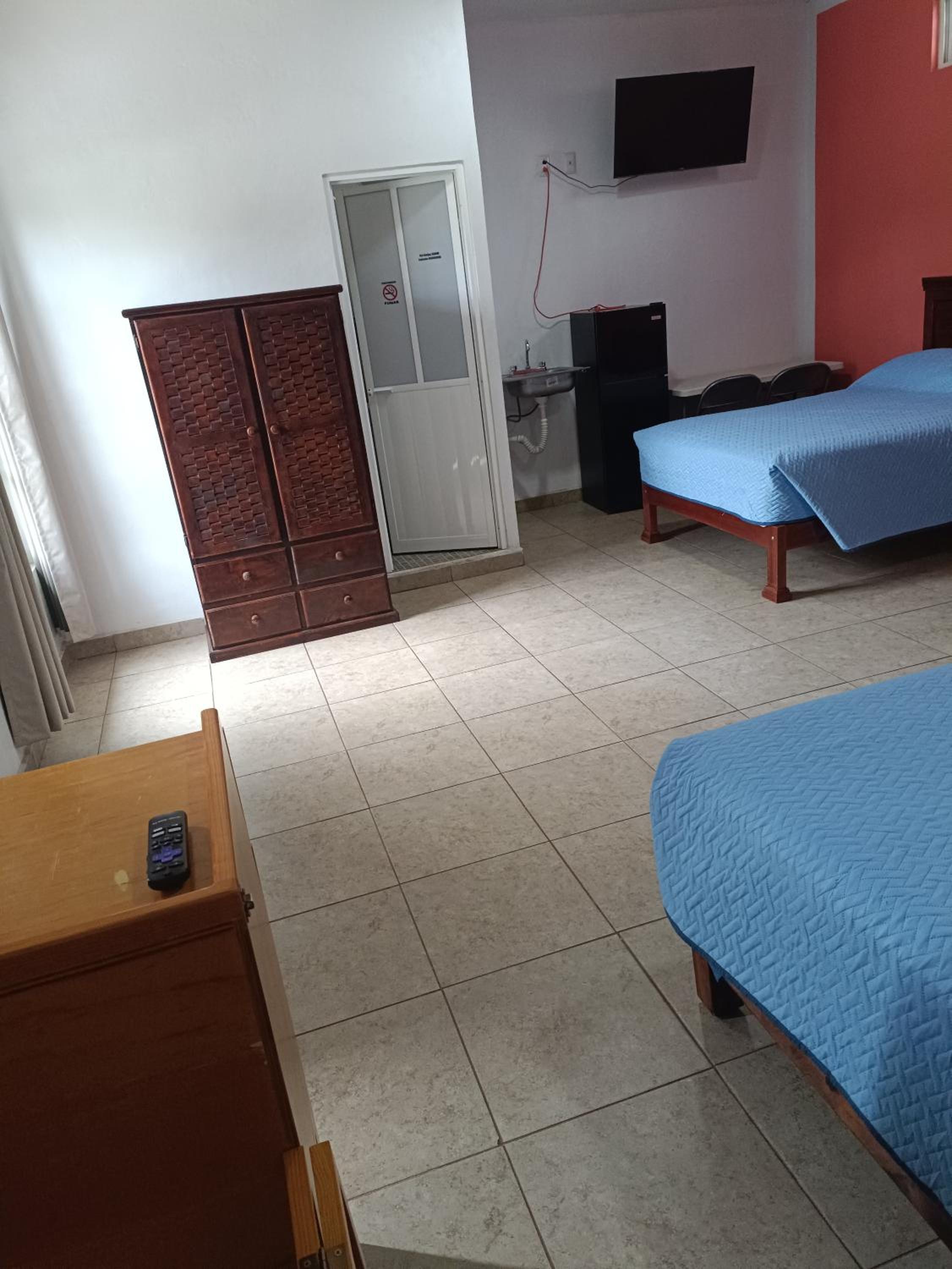 Twin Room - Photo 2