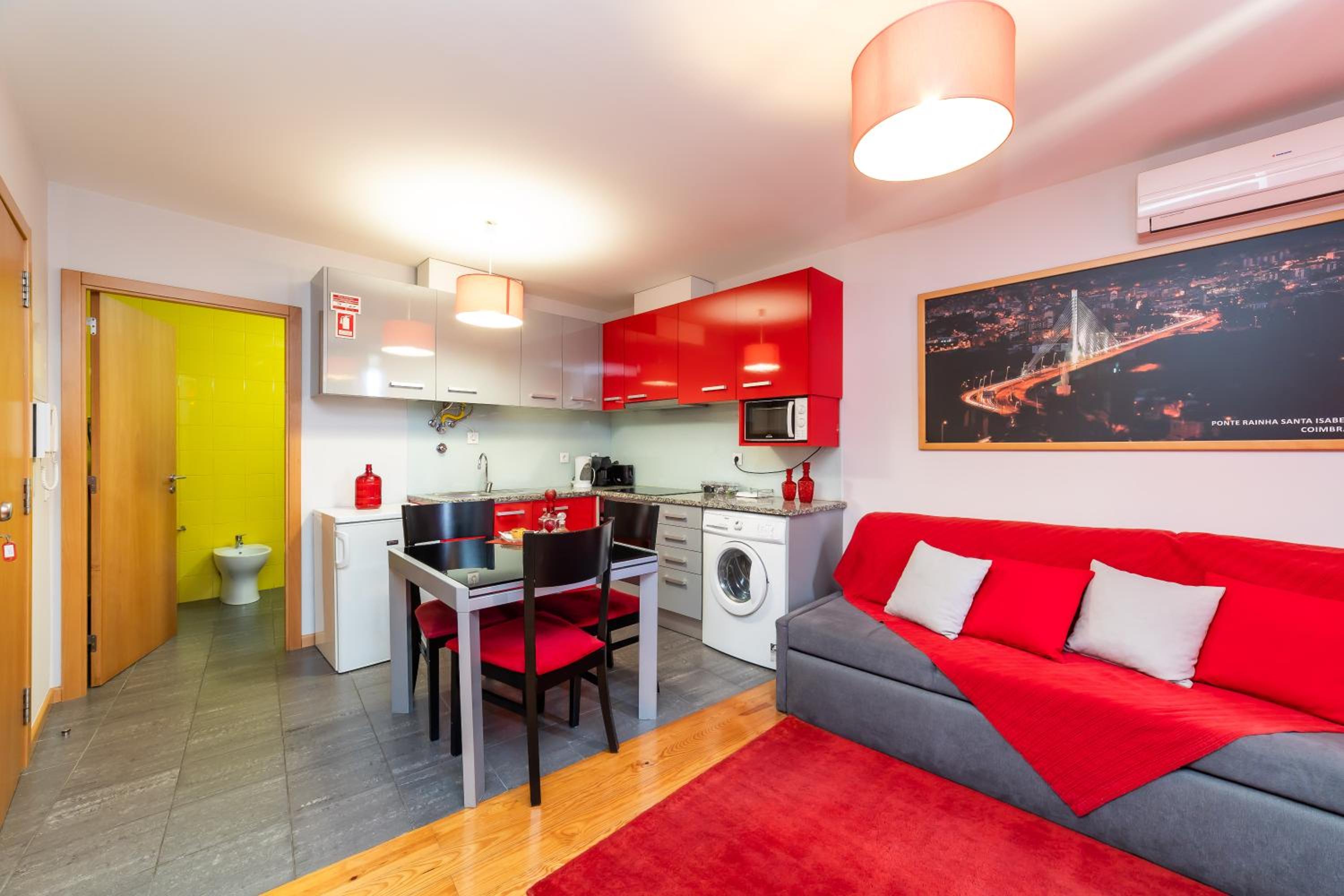 Apartment with Balcony - Photo 24