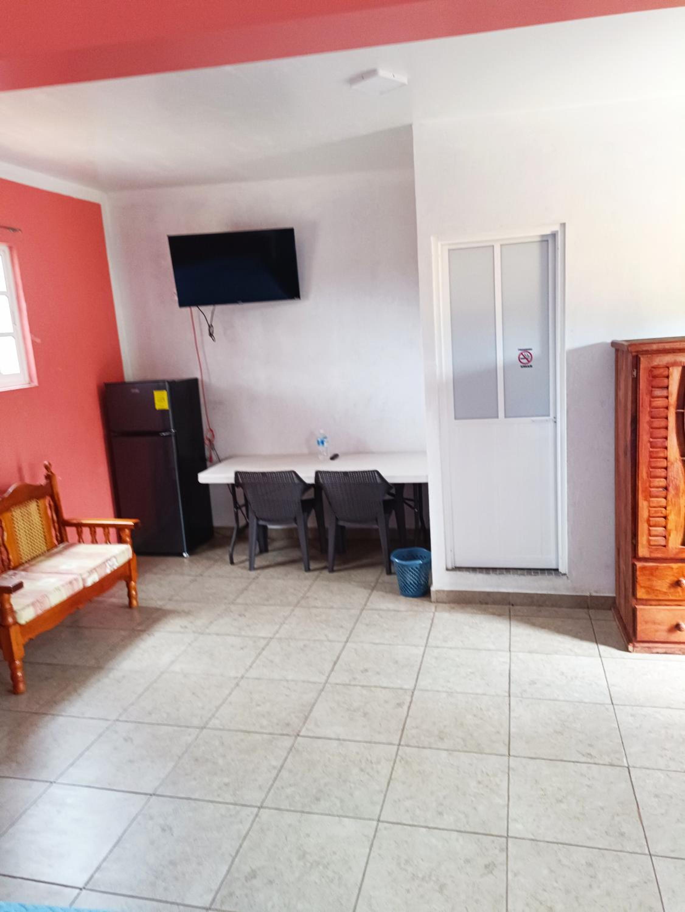 Twin Room - Photo 8