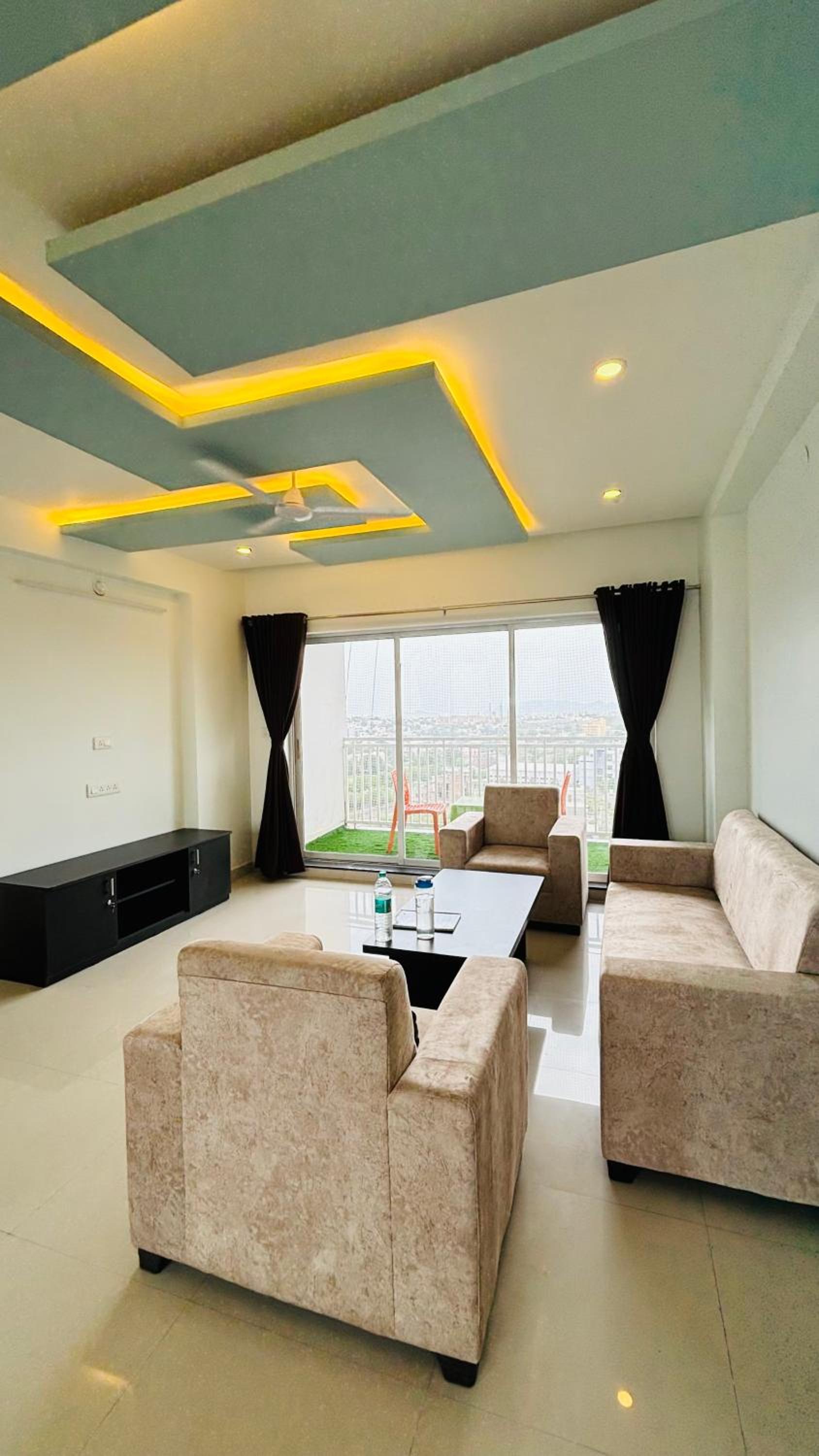 Three-Bedroom Premium Apartment With Balcony photo 1