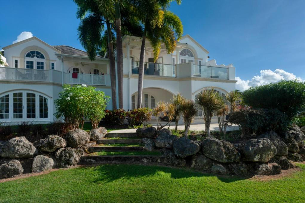Three-Bedroom Villa photo 2