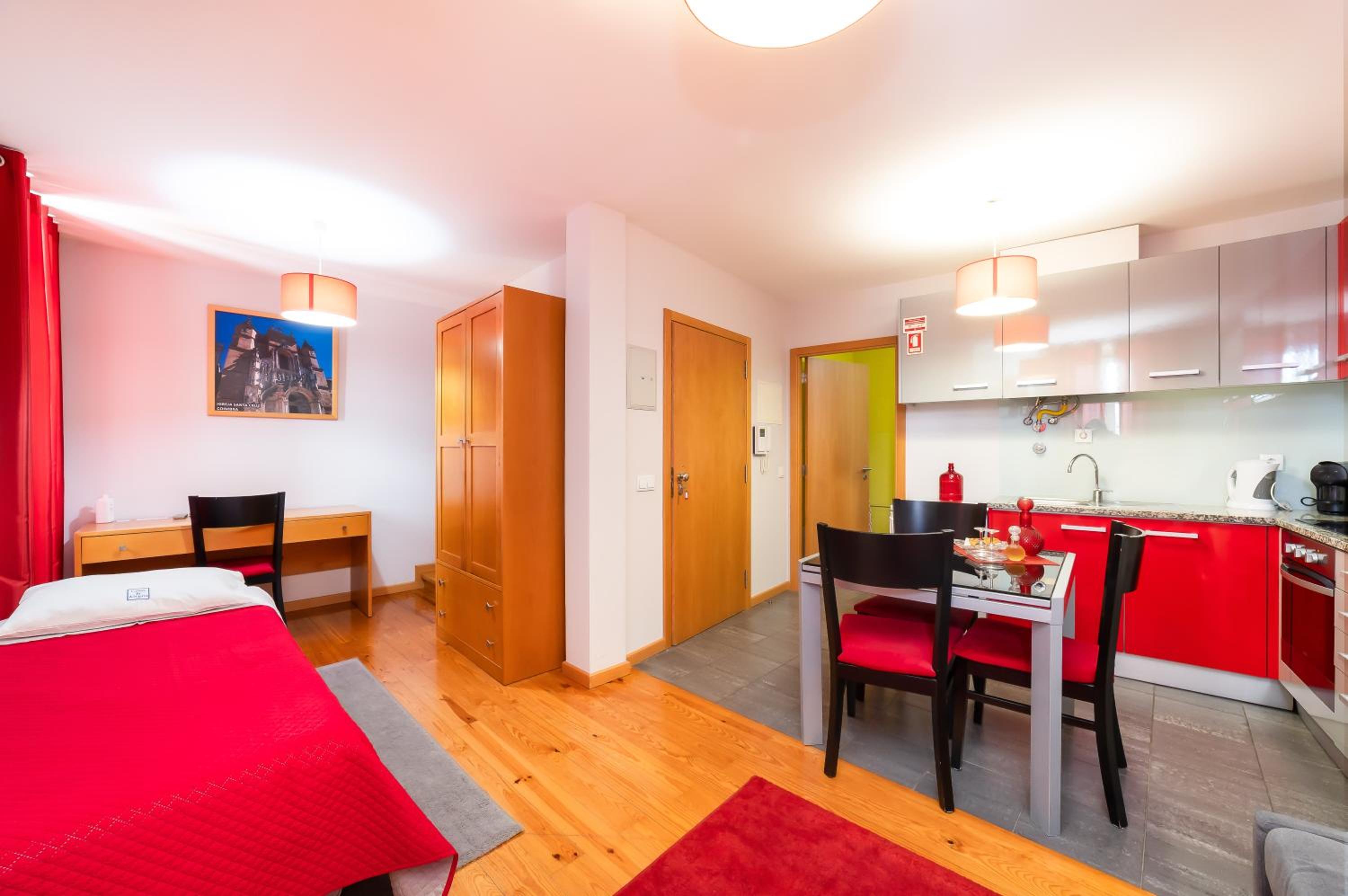 Apartment with Balcony - Photo 2