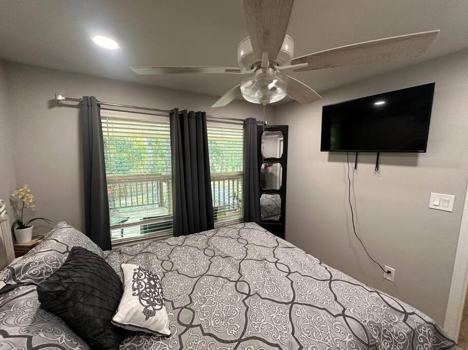 Three-Bedroom House photo 3
