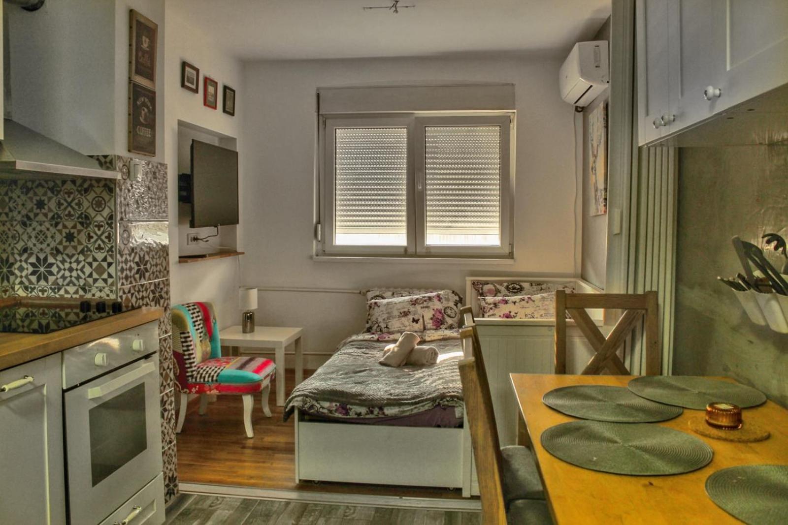 One-Bedroom Apartment photo 1