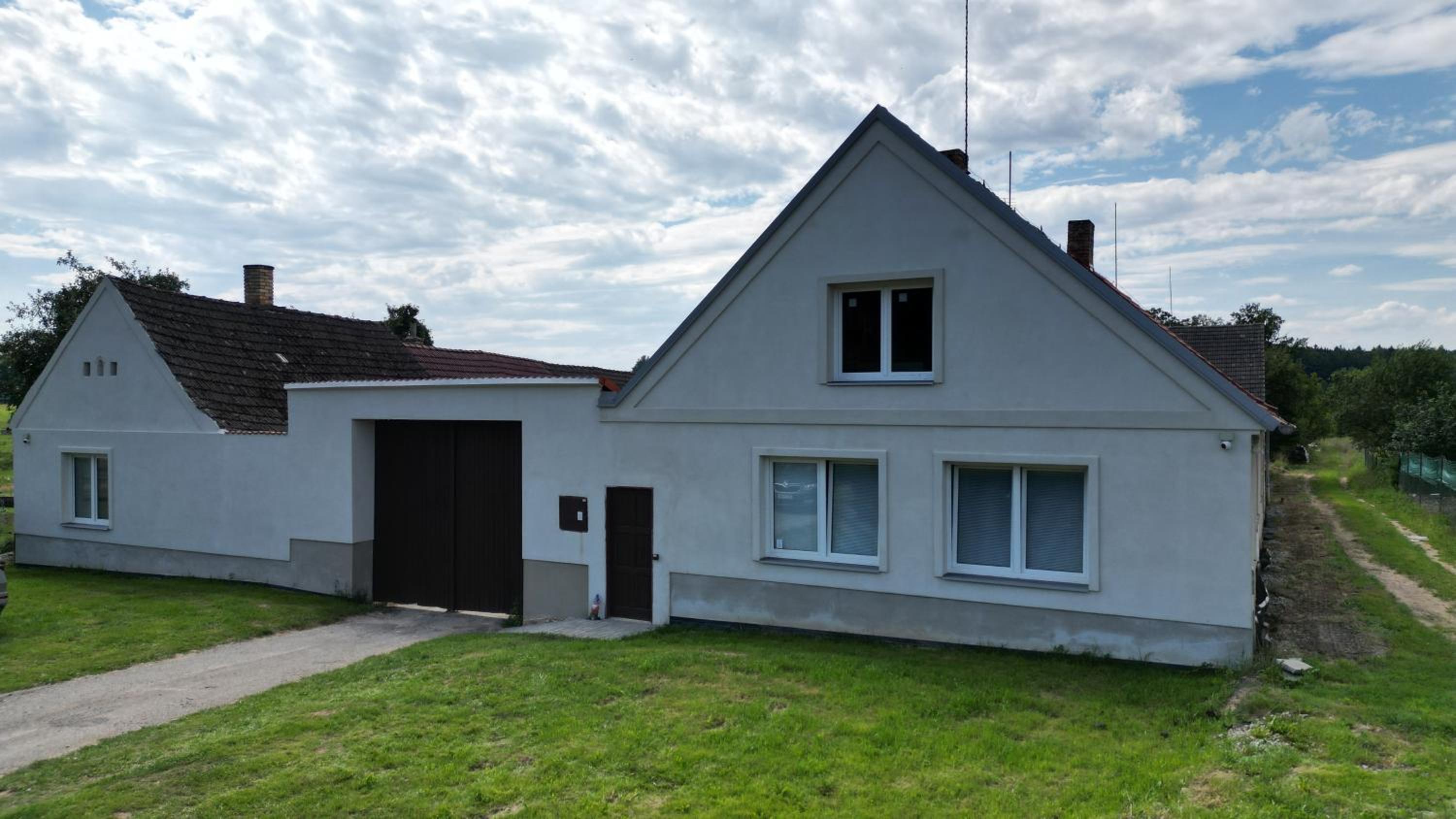 Three-Bedroom House photo 2