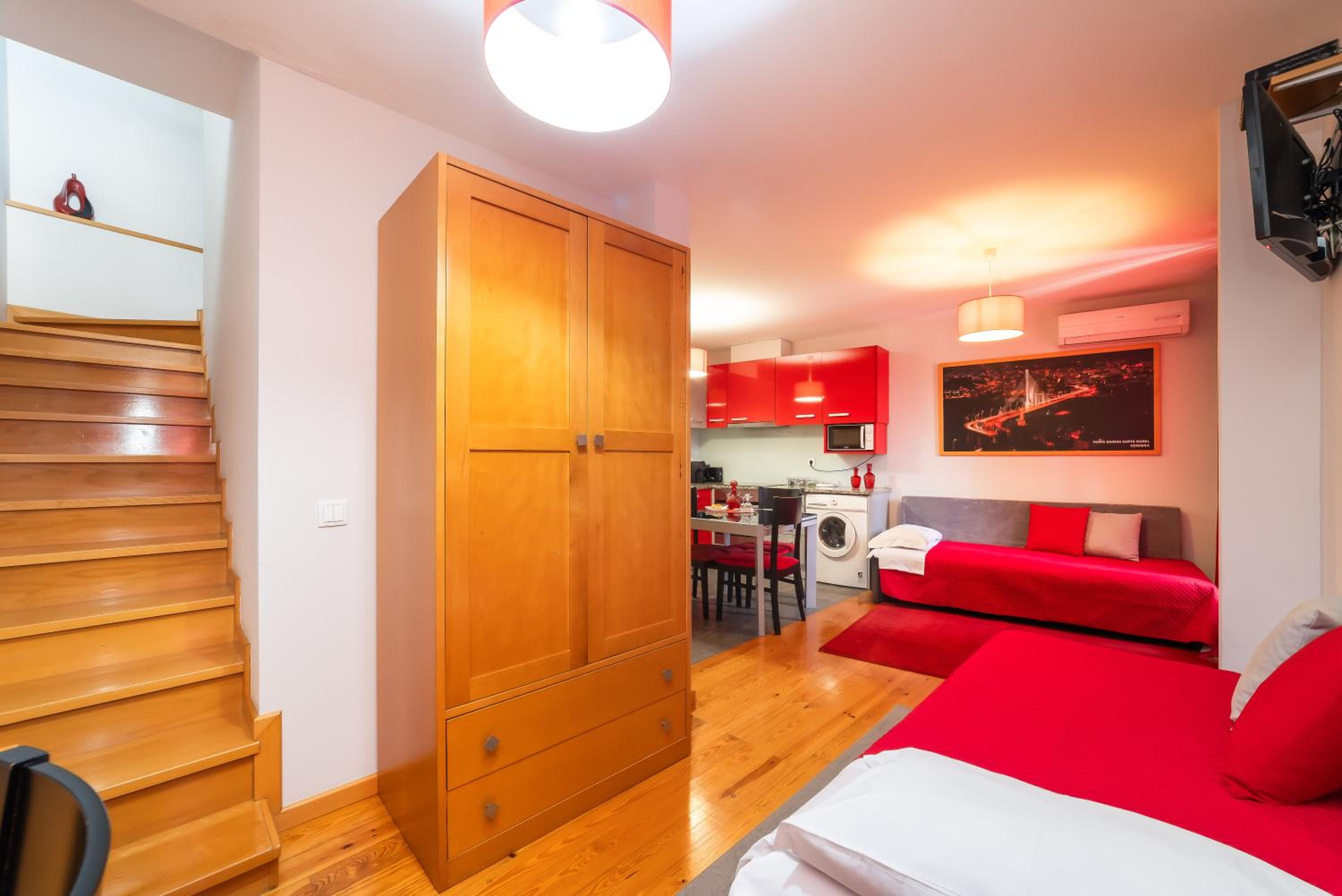 Apartment with Balcony - Photo 19