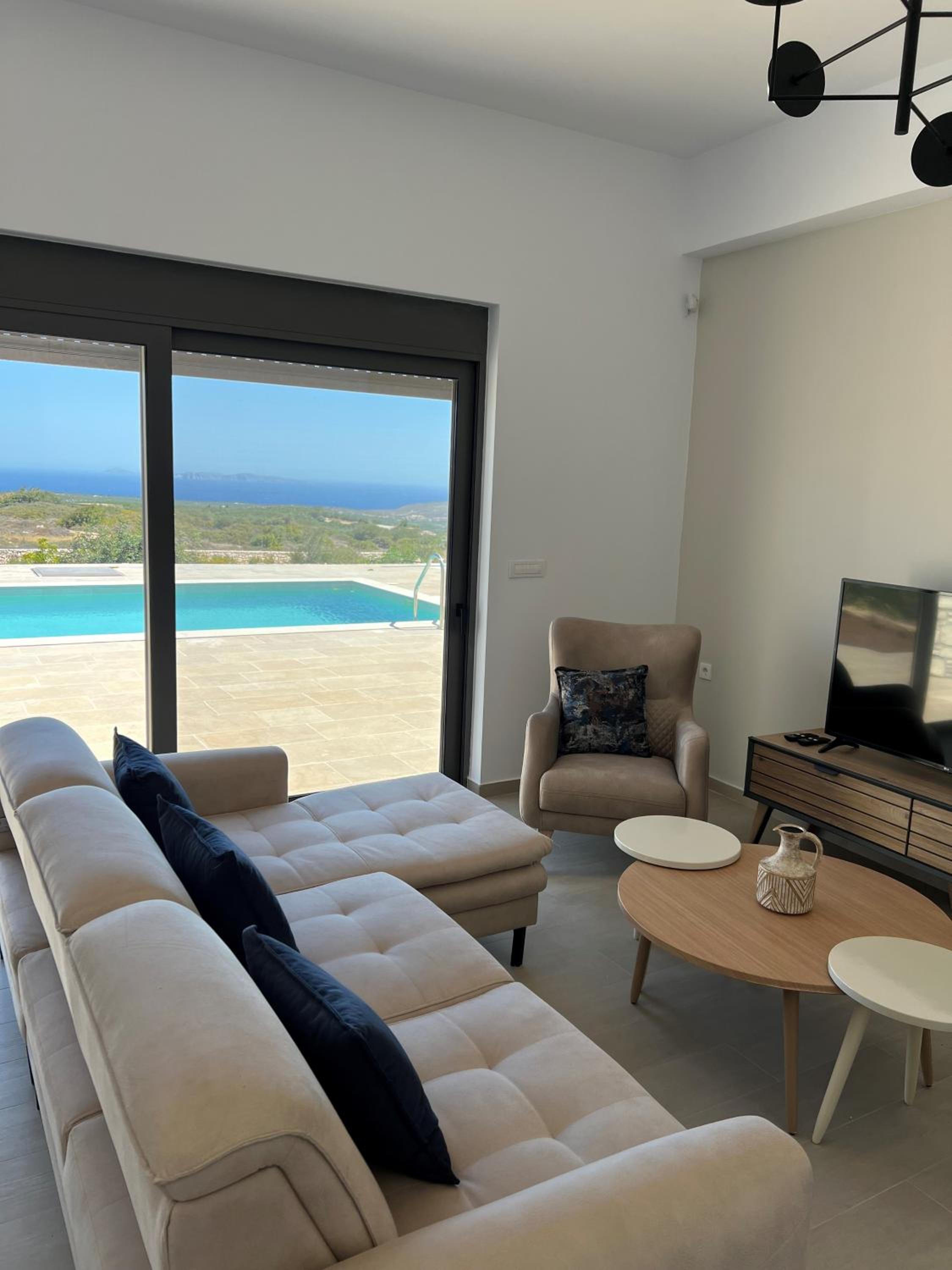 Three-Bedroom Villa photo 2