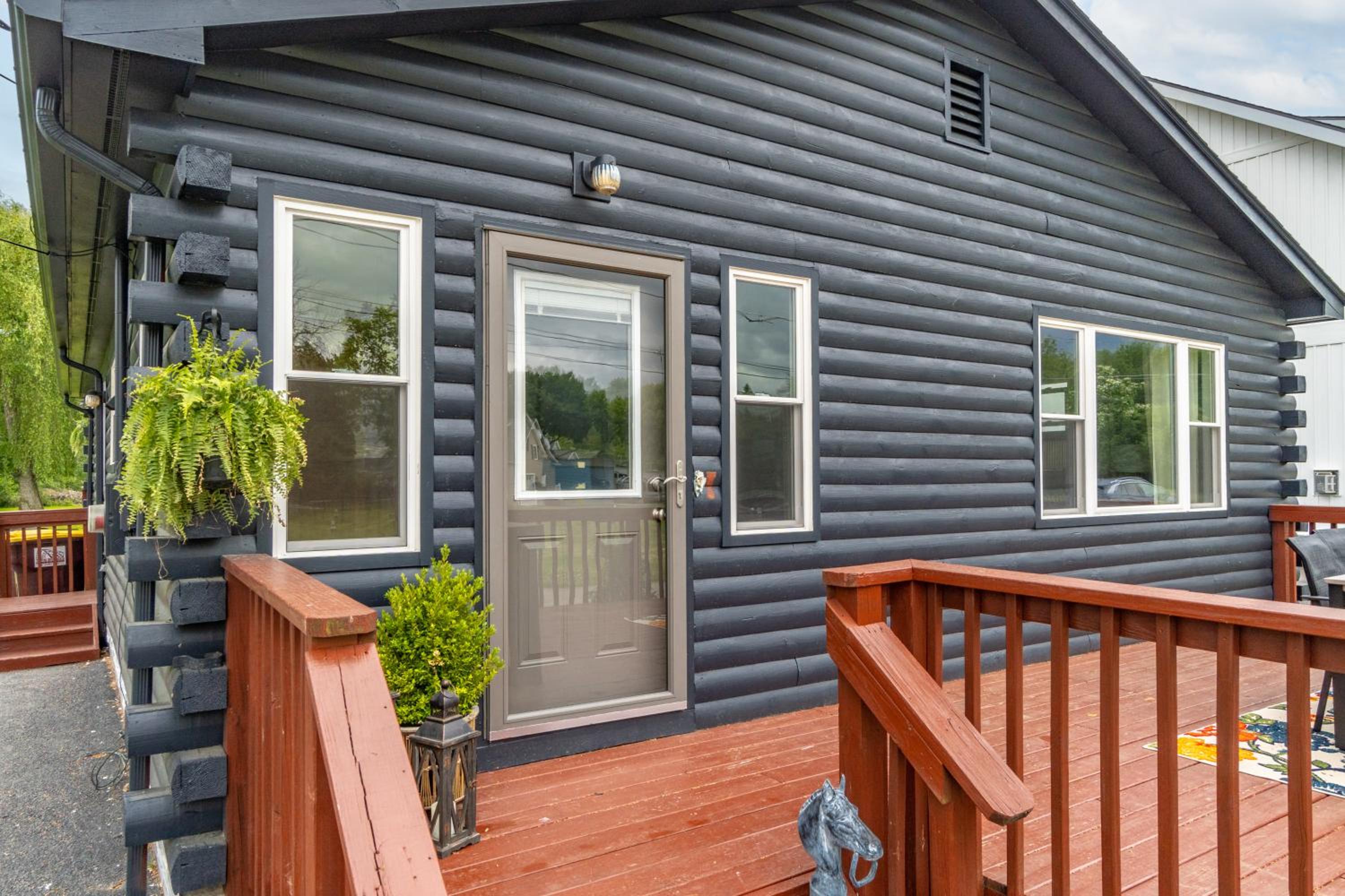 Three-Bedroom House photo 2