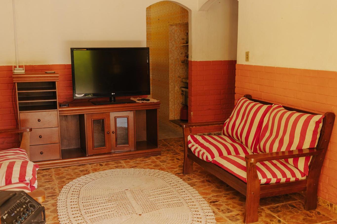 Five-Bedroom House photo 1