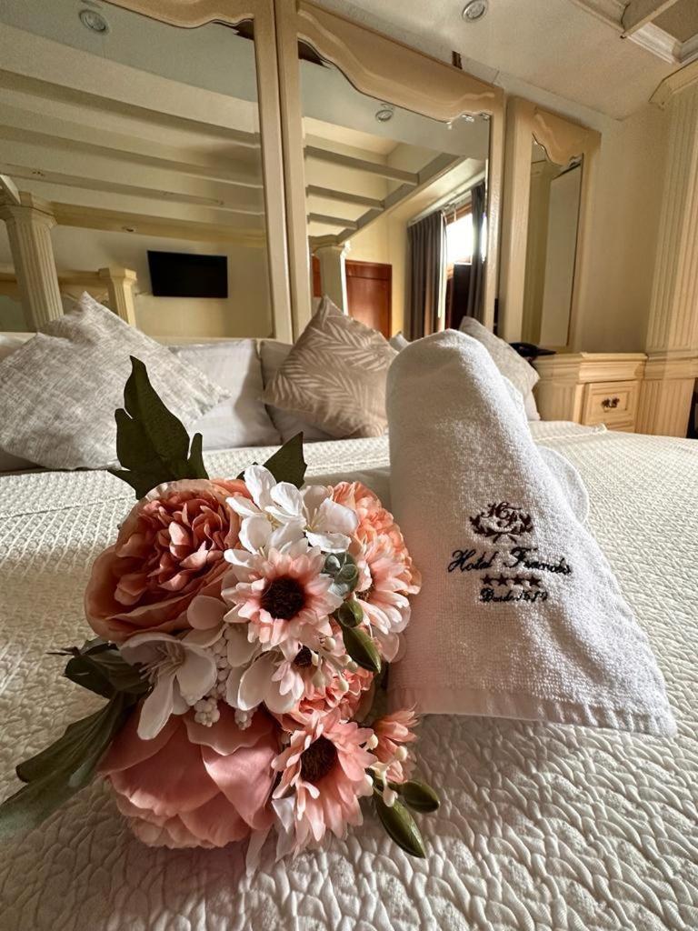 Suite - Photo 1