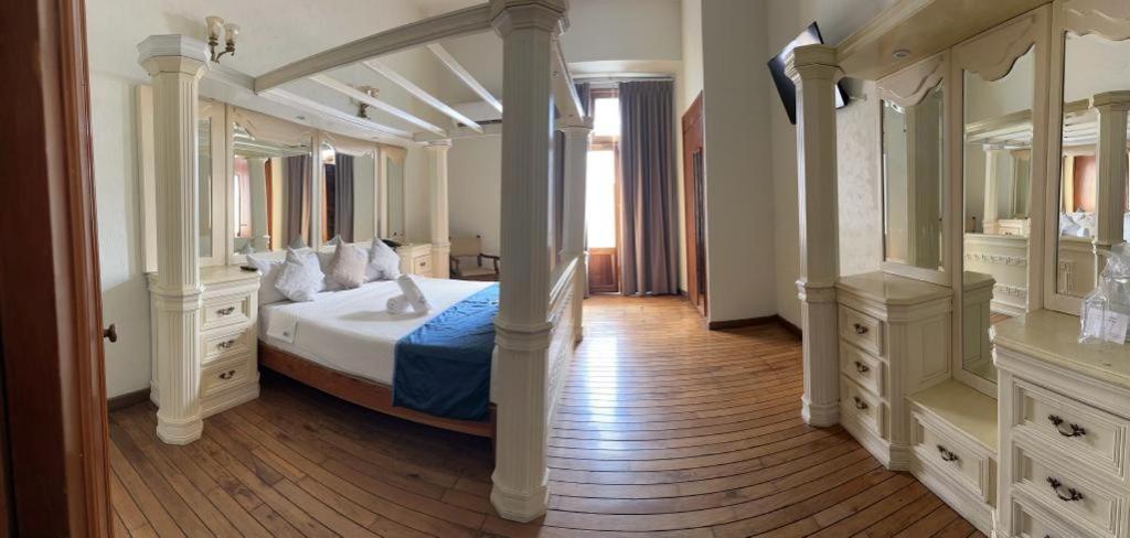 Suite - Photo 3