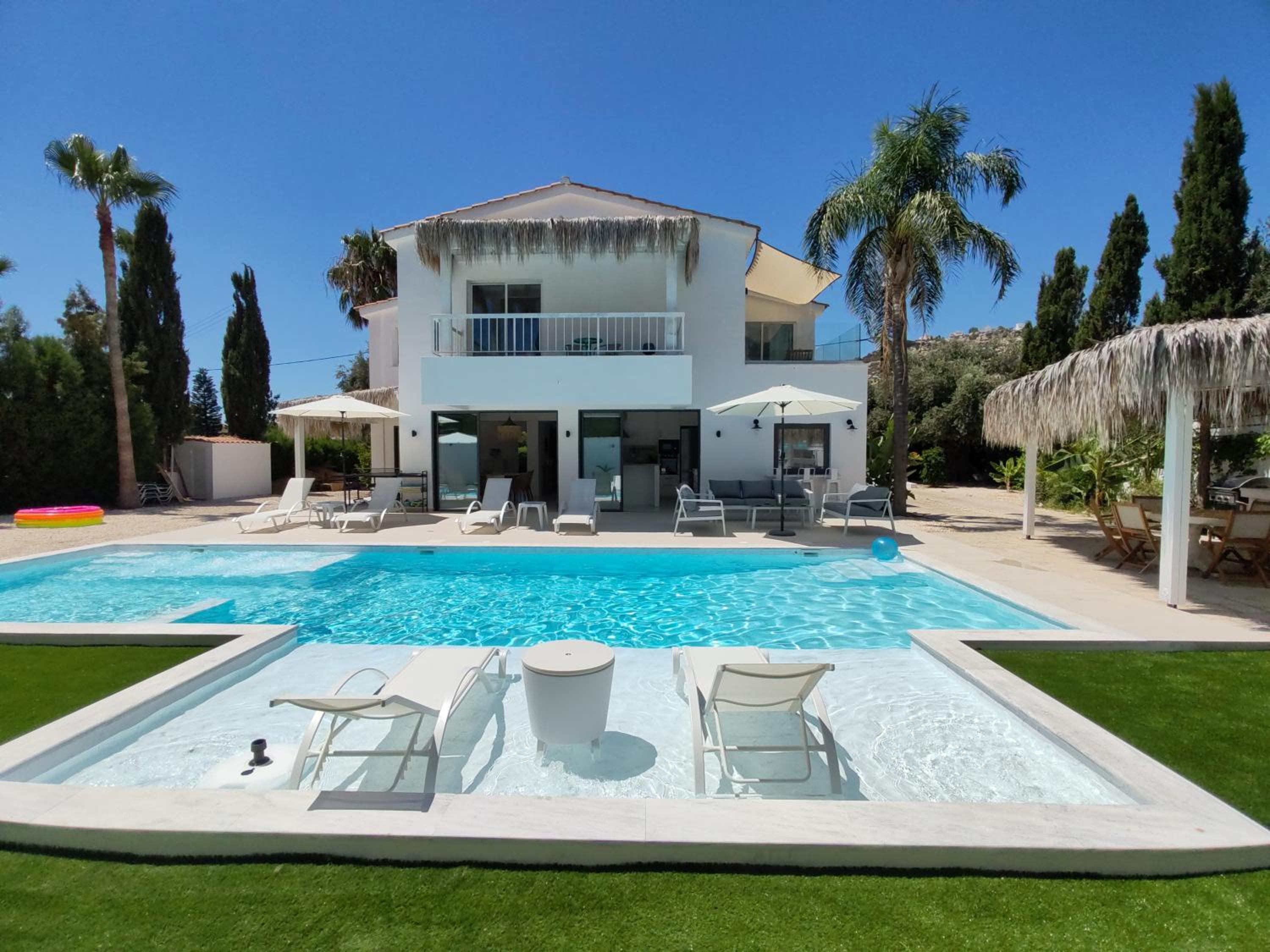 Villa photo 1