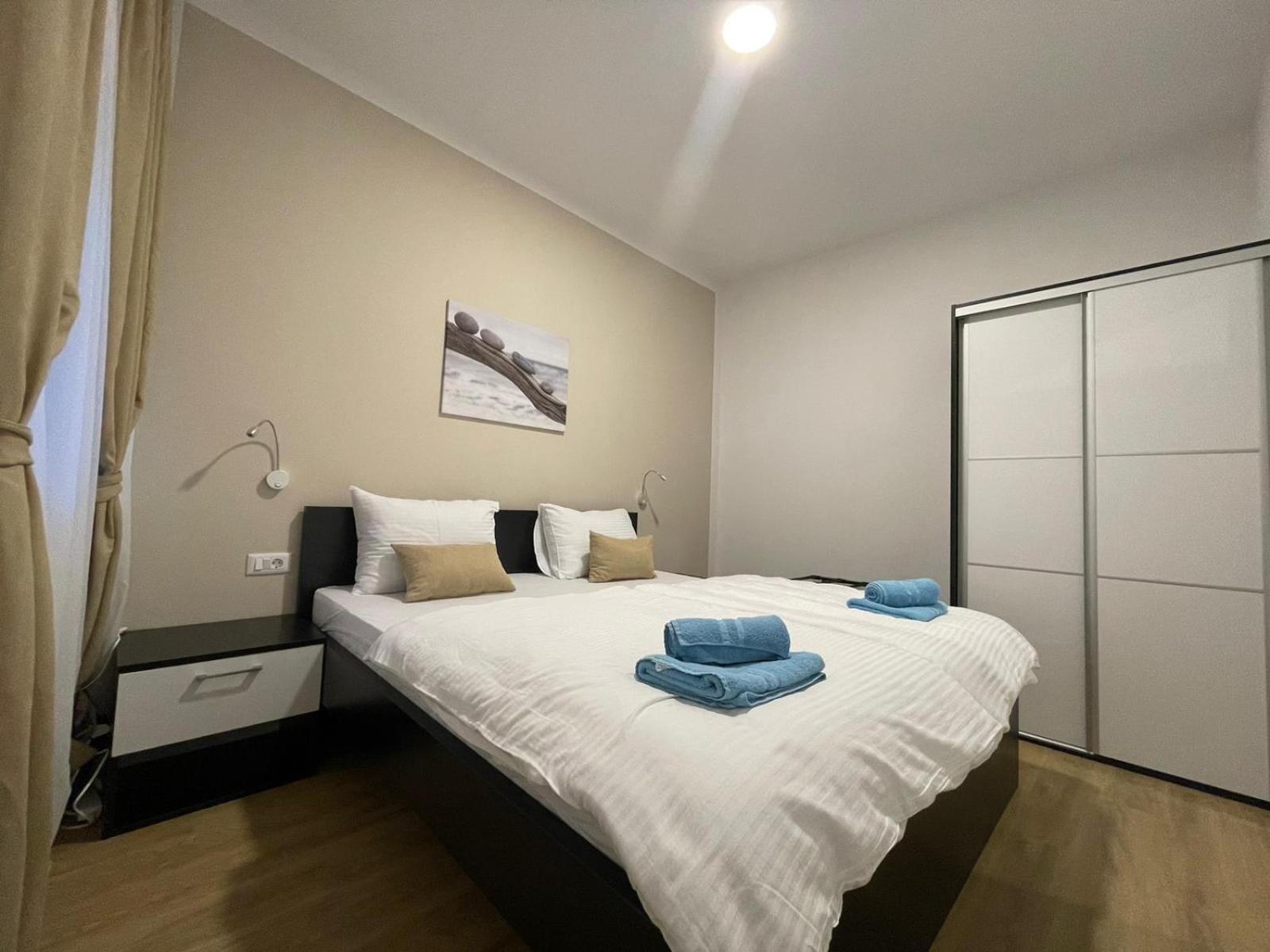 One-Bedroom Deluxe Apartment