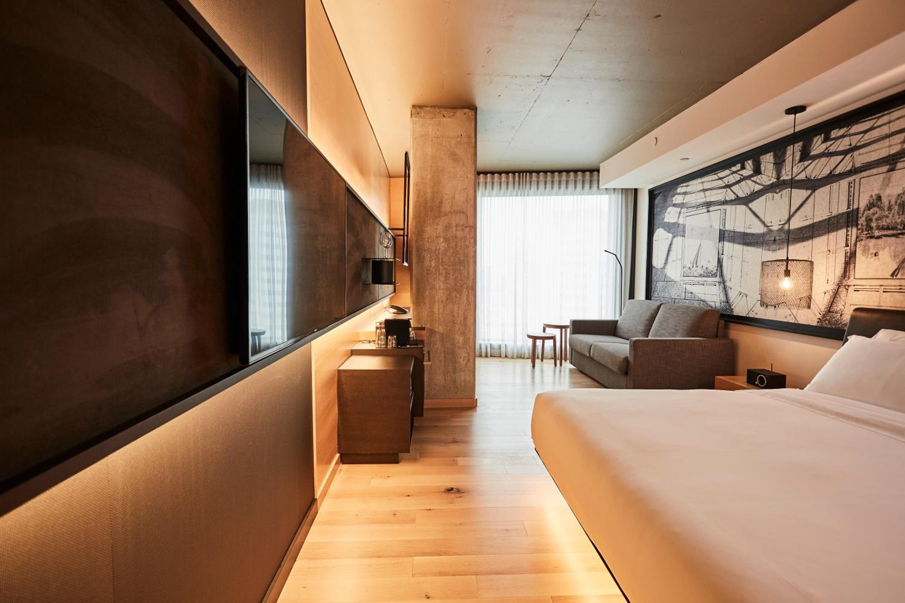 King Room thumbnail 5