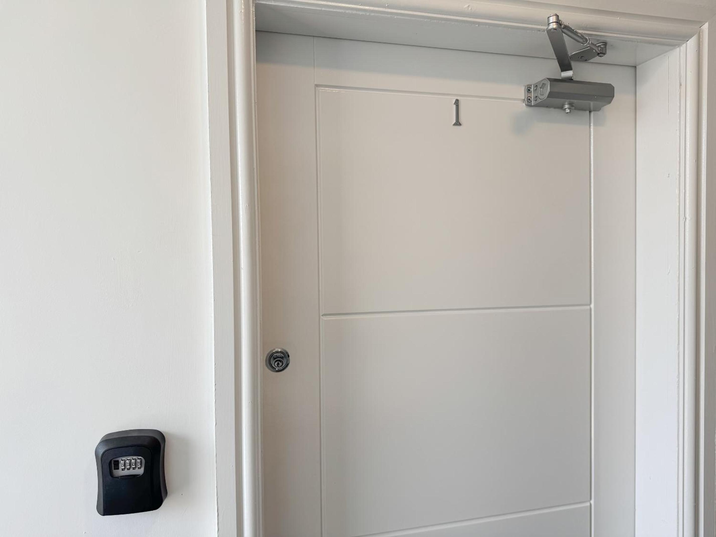 Double Room with Private Bathroom photo 2