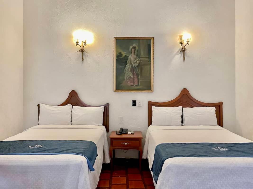 Deluxe Queen Suite - Photo 1