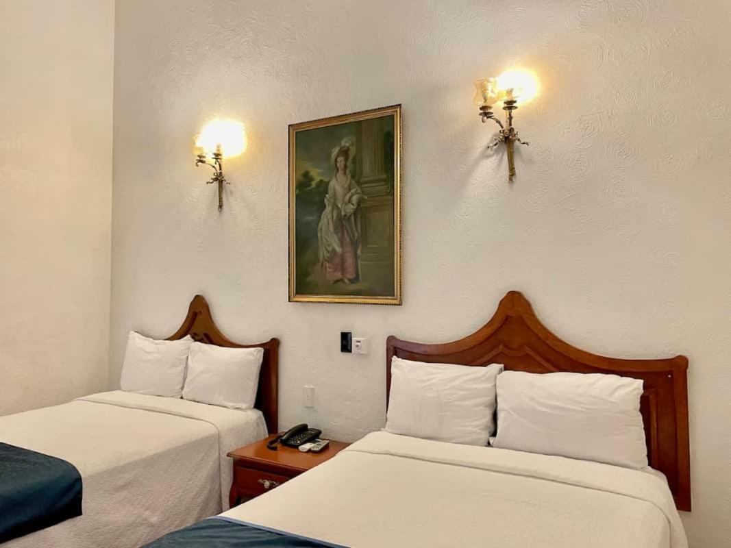 Deluxe Queen Suite - Photo 2