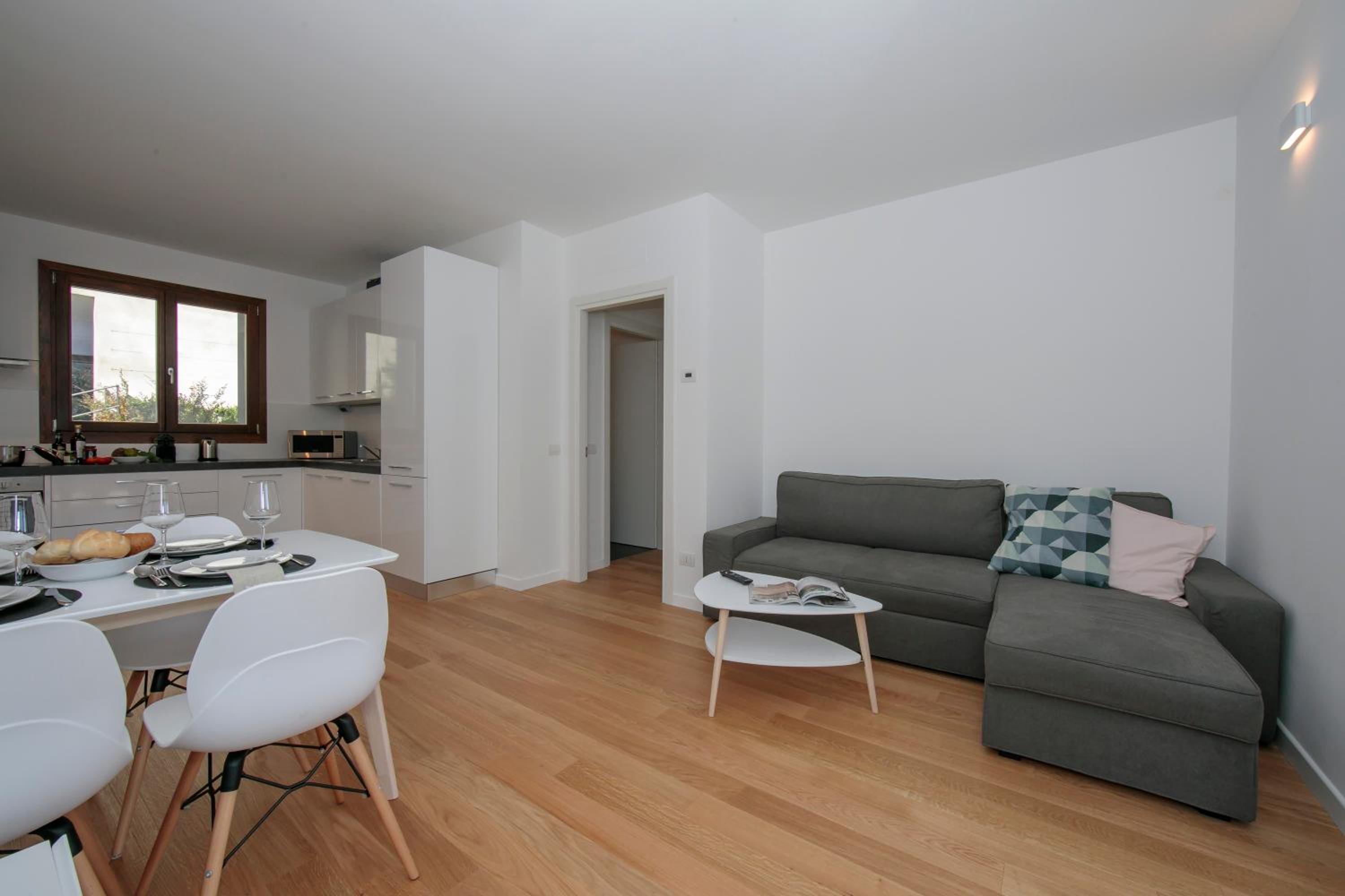 Apartment with Lake View