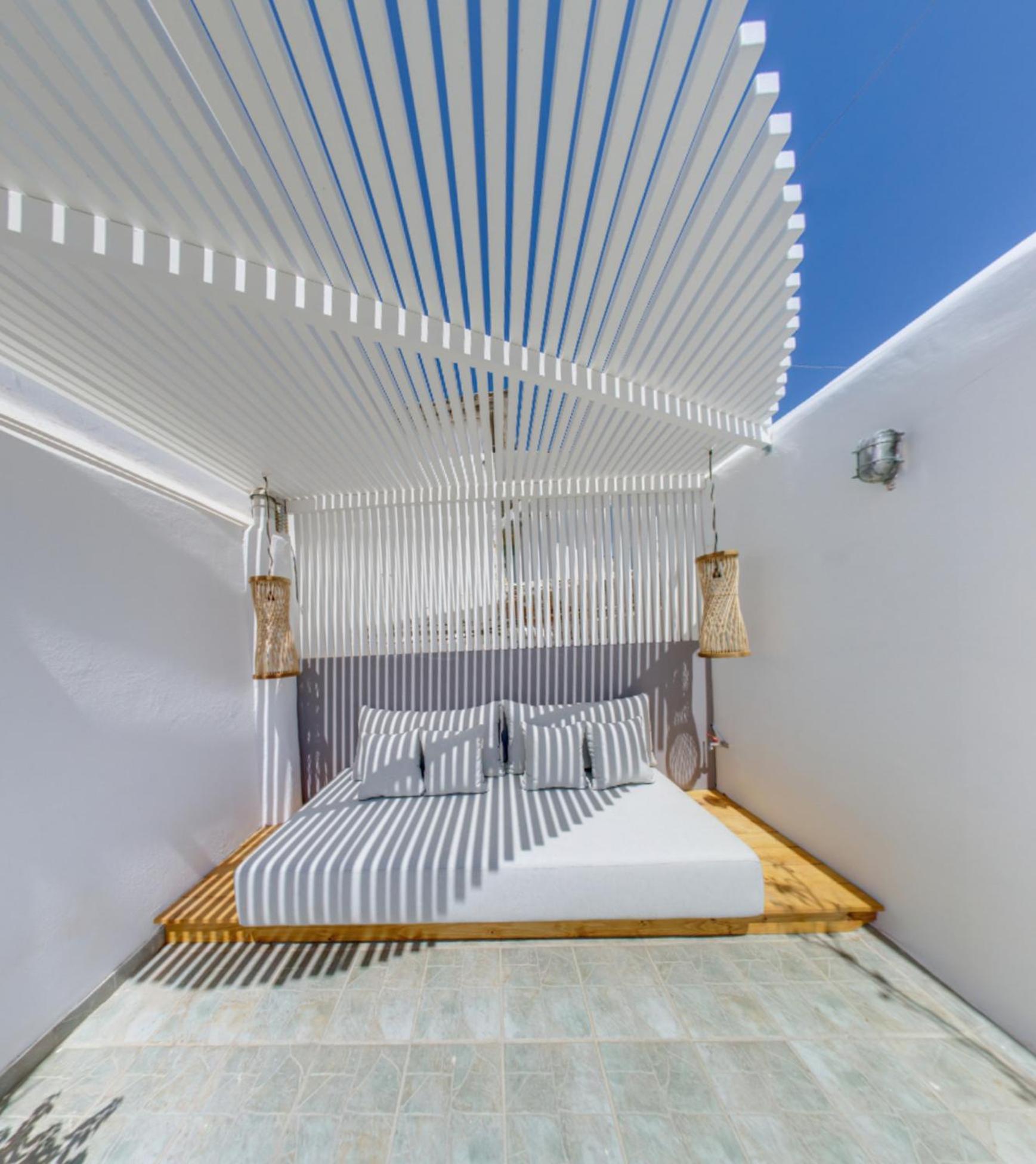 Deluxe Double Room with Balcony photo 2