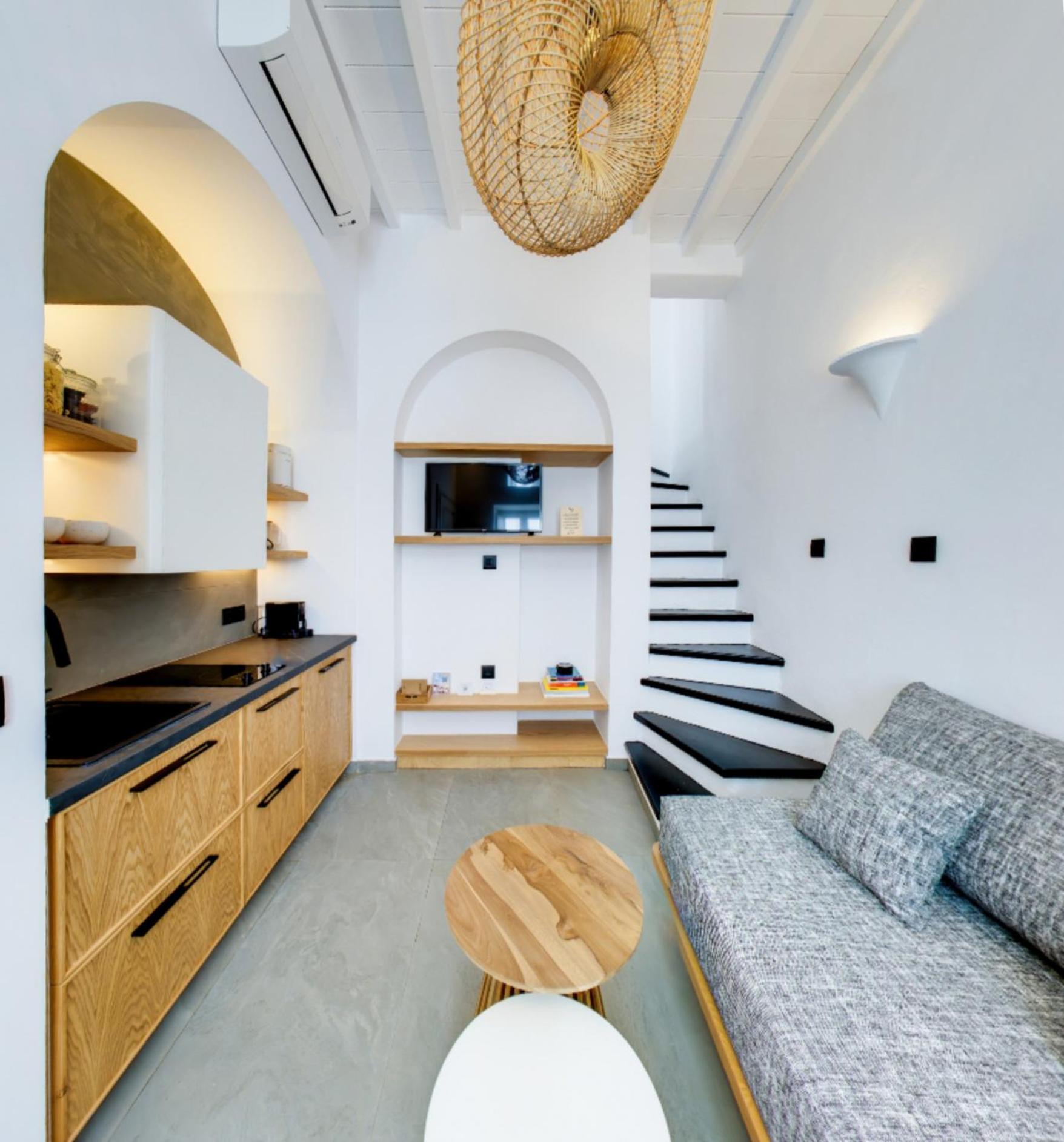 Deluxe Double Room with Balcony photo 3