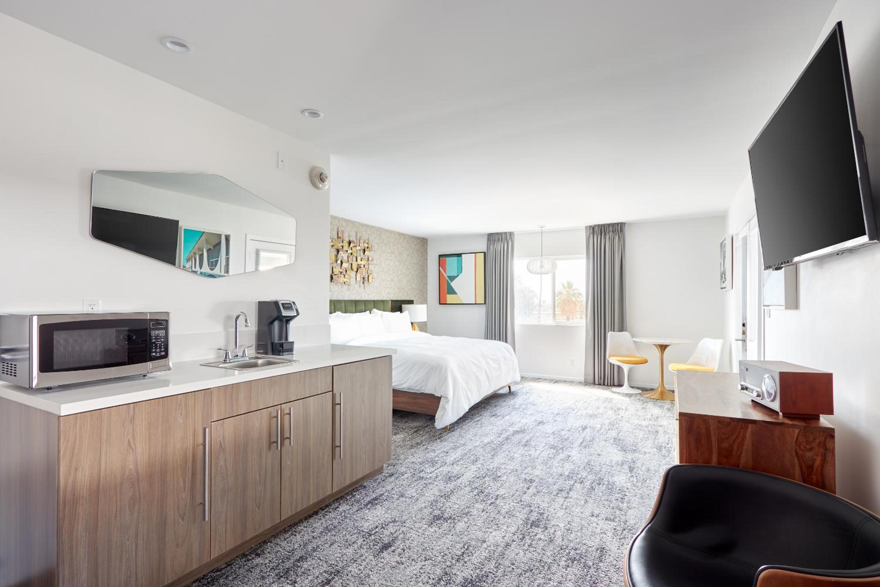 King Room with Balcony photo 1