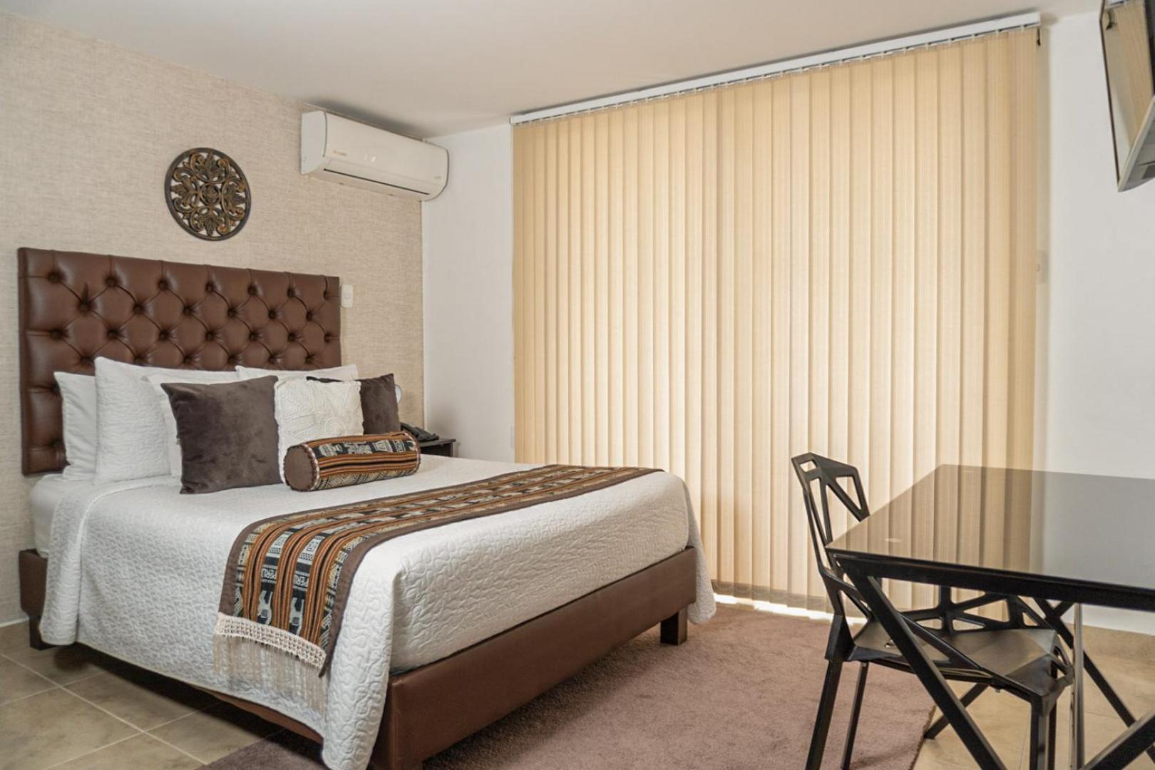 Queen Room with Balcony photo 3