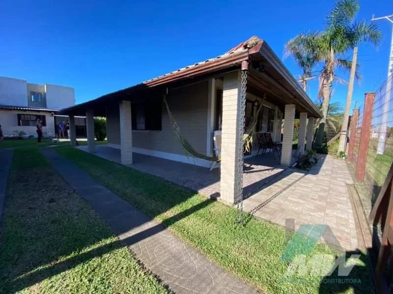 Four-Bedroom House photo 2