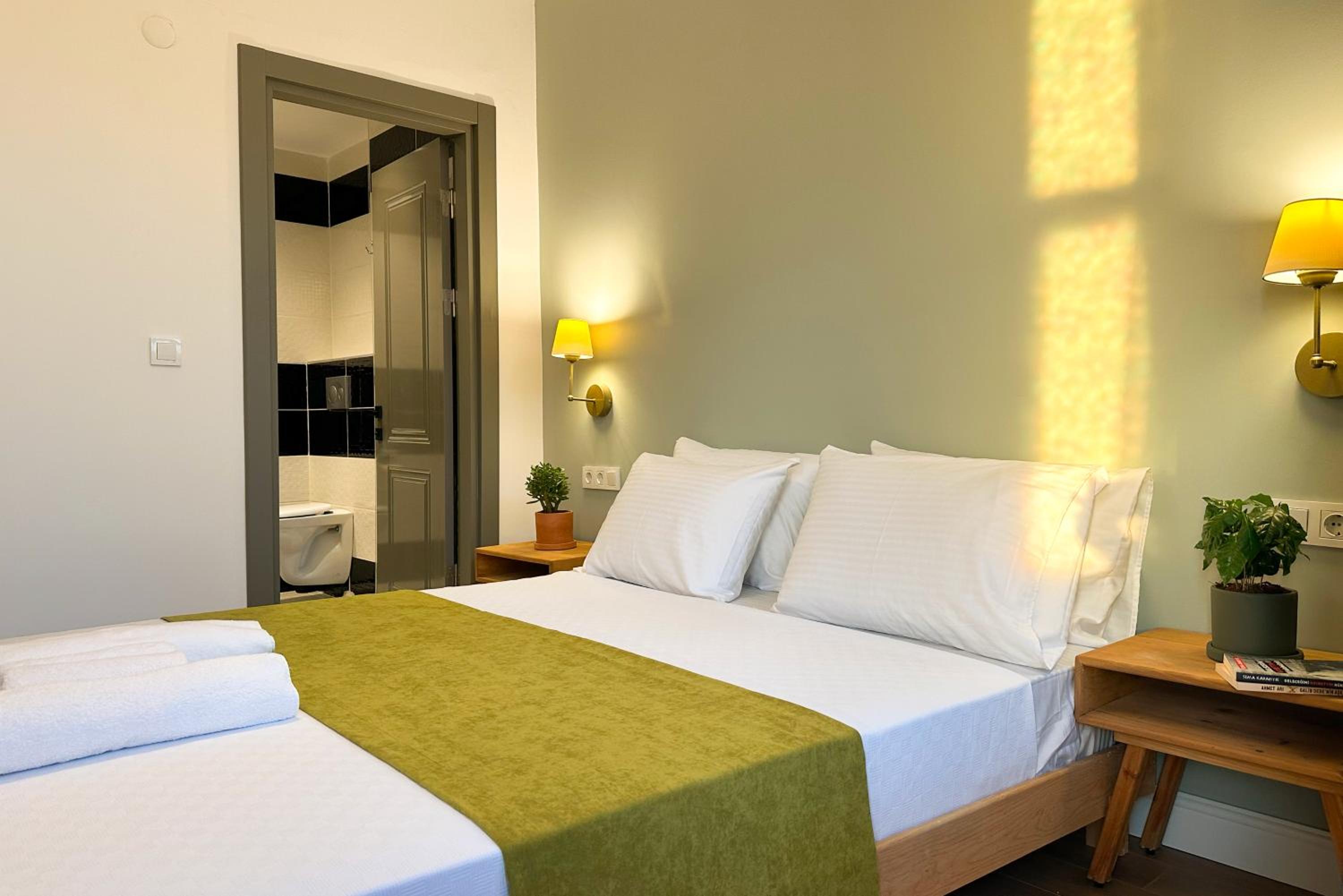 Double Room with Private Bathroom photo 3