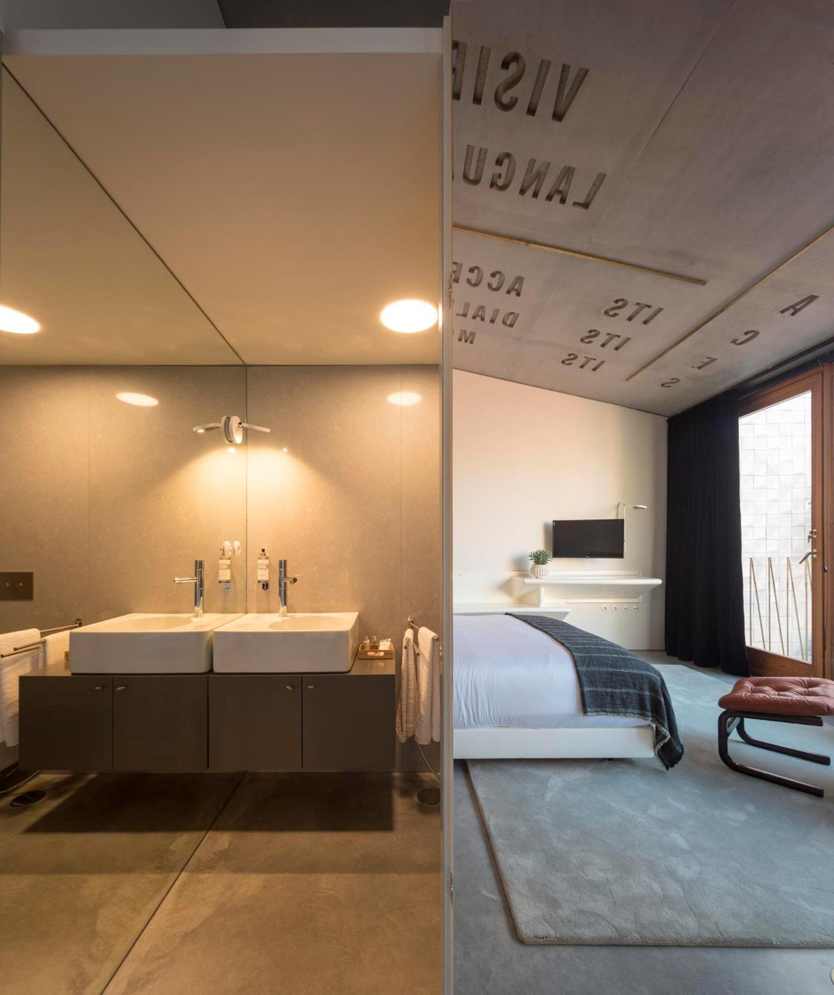 Deluxe Double Room inner Courtyard View - Photo 3